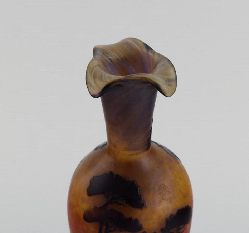 Francese Muller Frères, Francia, Vaso in vetro artistico fumé e scuro, anni '20 in vendita