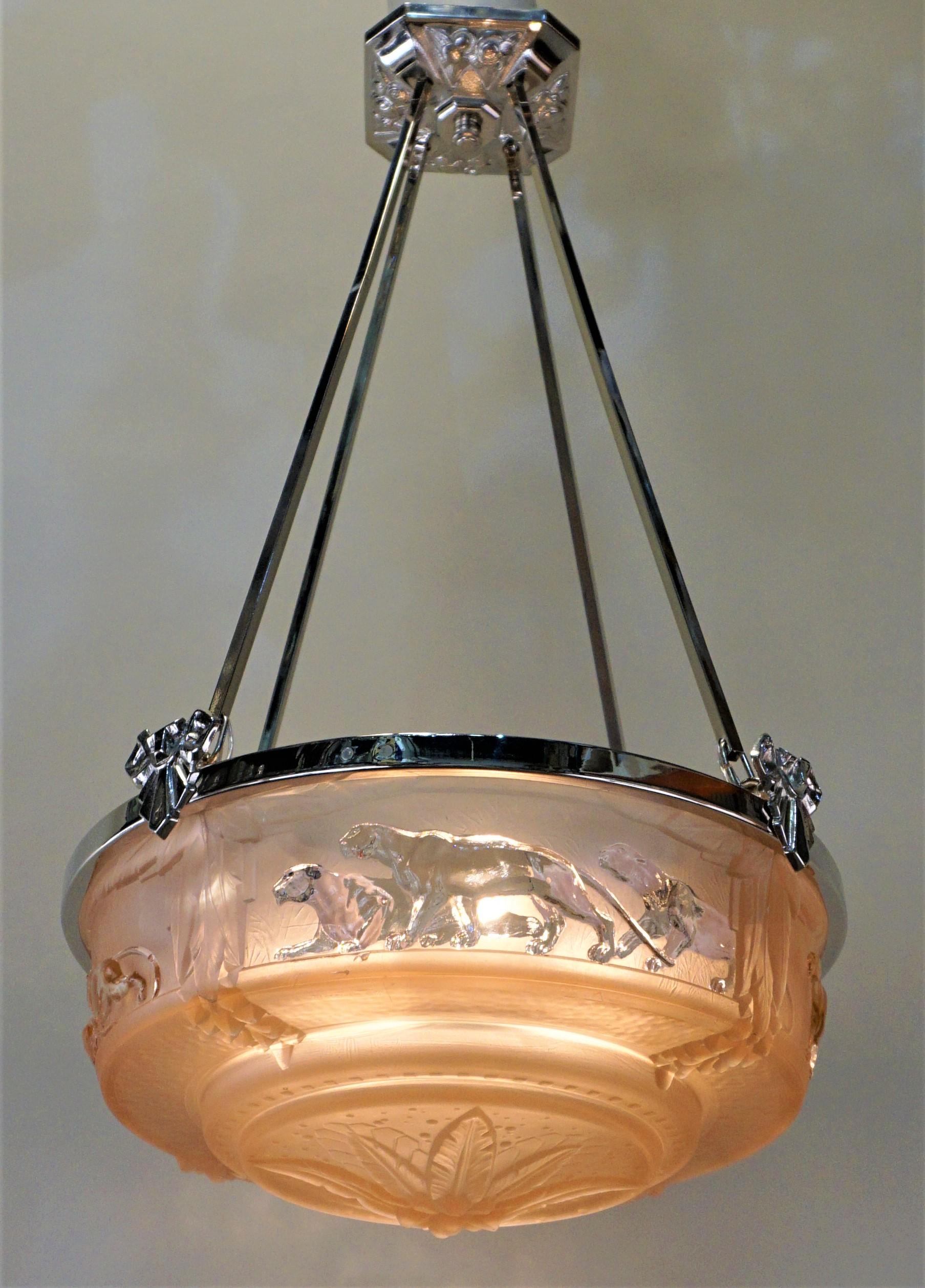 Muller Frères French Art Deco 1930s Chandelier, Panther In Good Condition In Fairfax, VA