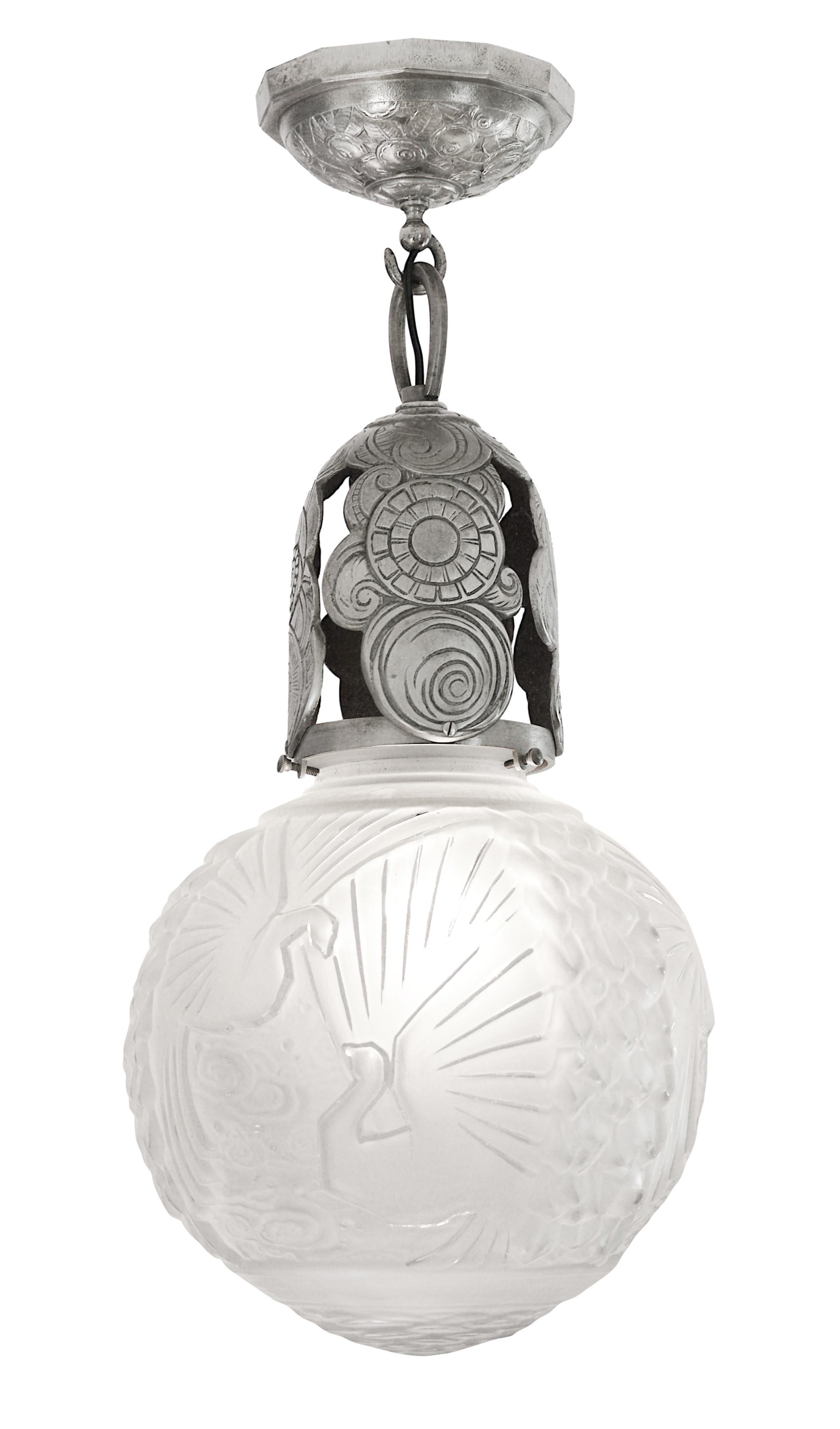 Plafoniera a forma di uccello in stile Art Deco francese di Muller Freres, 1920 in vendita 2