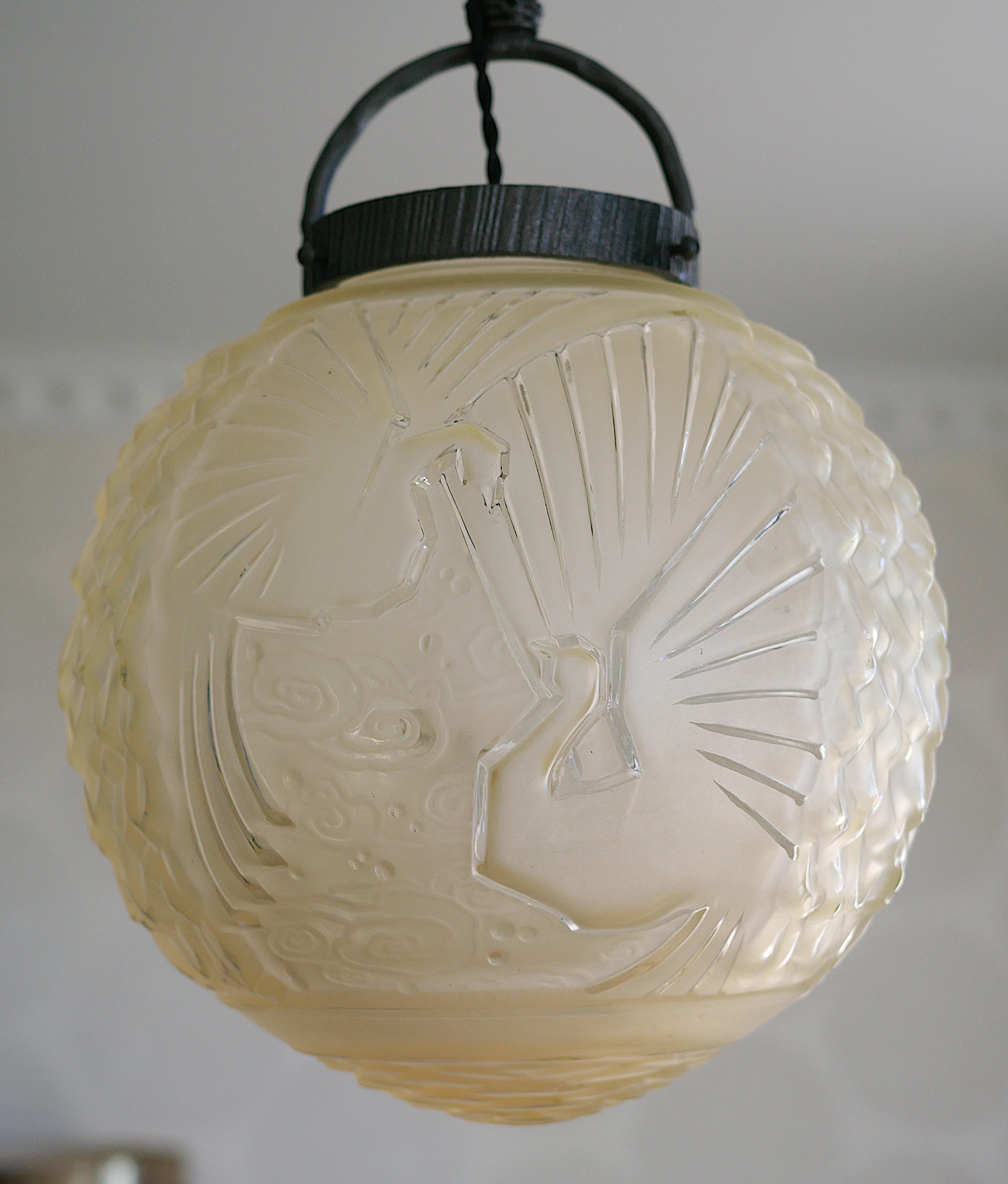 Muller Freres French Art Deco Bird Ceiling-Light, circa 1925 For Sale 1