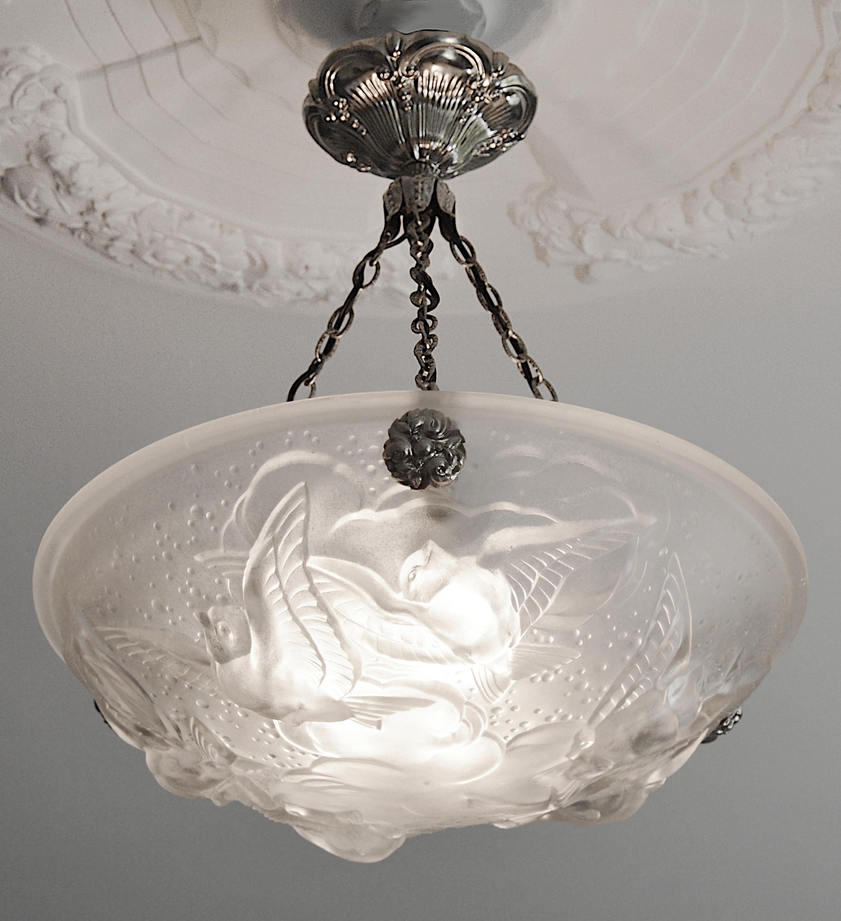 French Art Deco bird pendant chandelier by Muller Freres (Luneville), France, late 1920s. White frosted molded-pressed glass shade showing 6 swallows in the sky. It comes with its nice period silver plated stamped brass fixture. Measures: Height