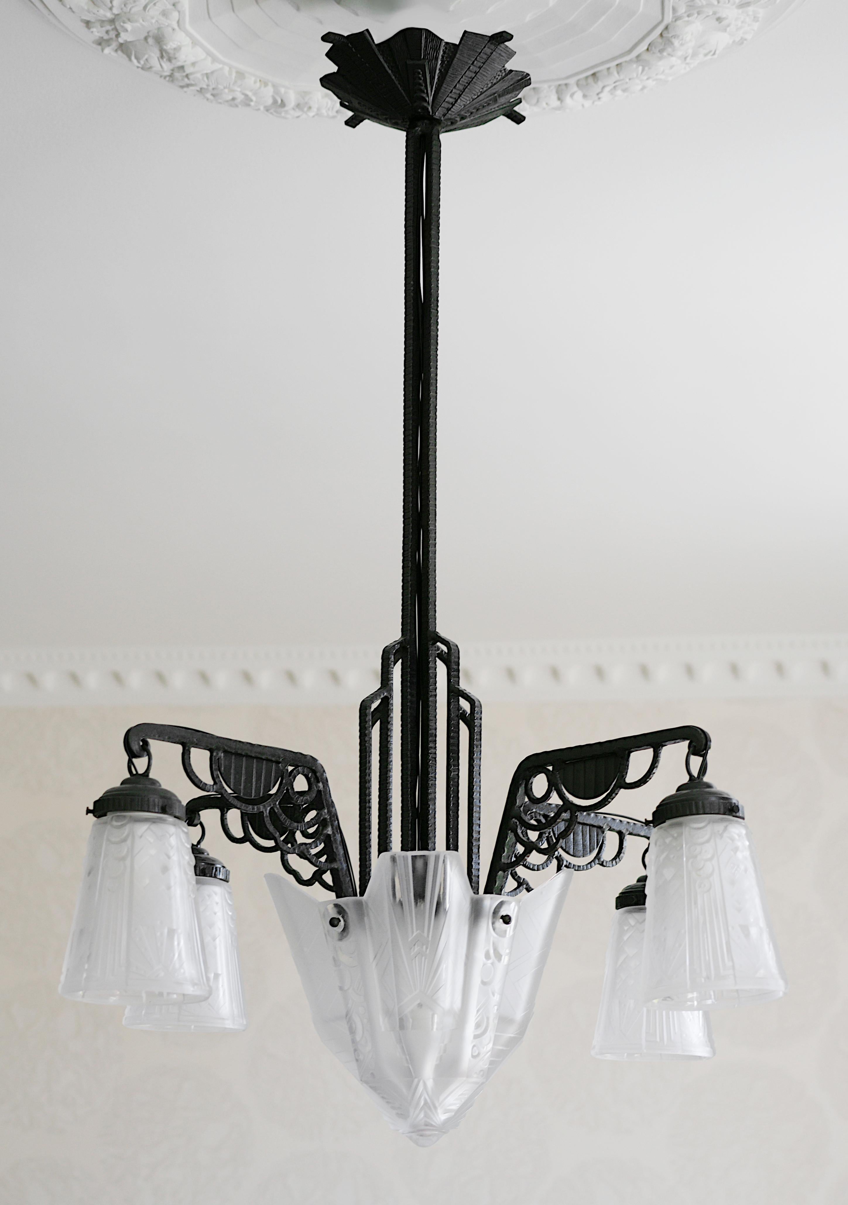 Frosted Muller Freres French Art Deco Chandelier, 1920 For Sale