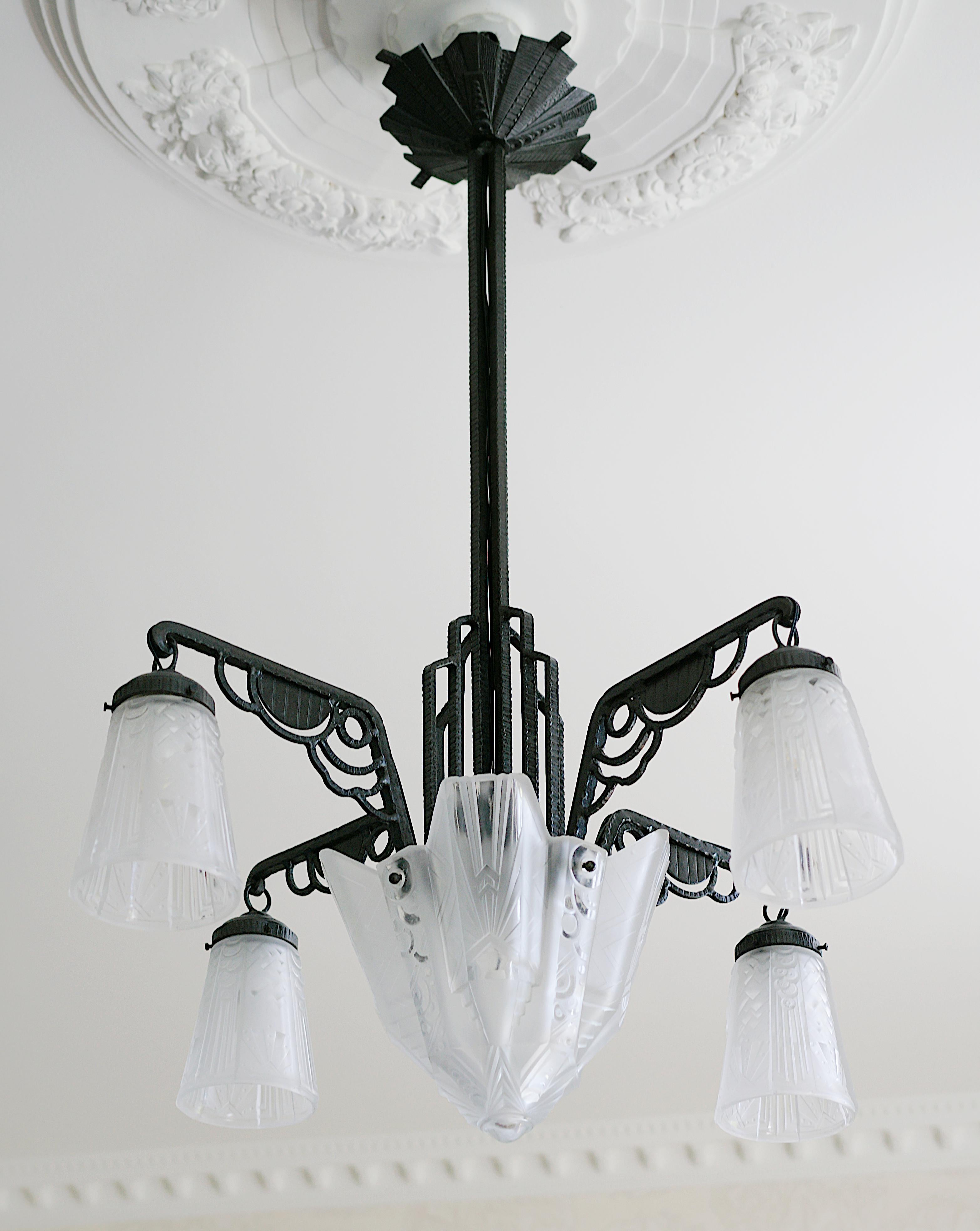 Glass Muller Freres French Art Deco Chandelier, 1920 For Sale