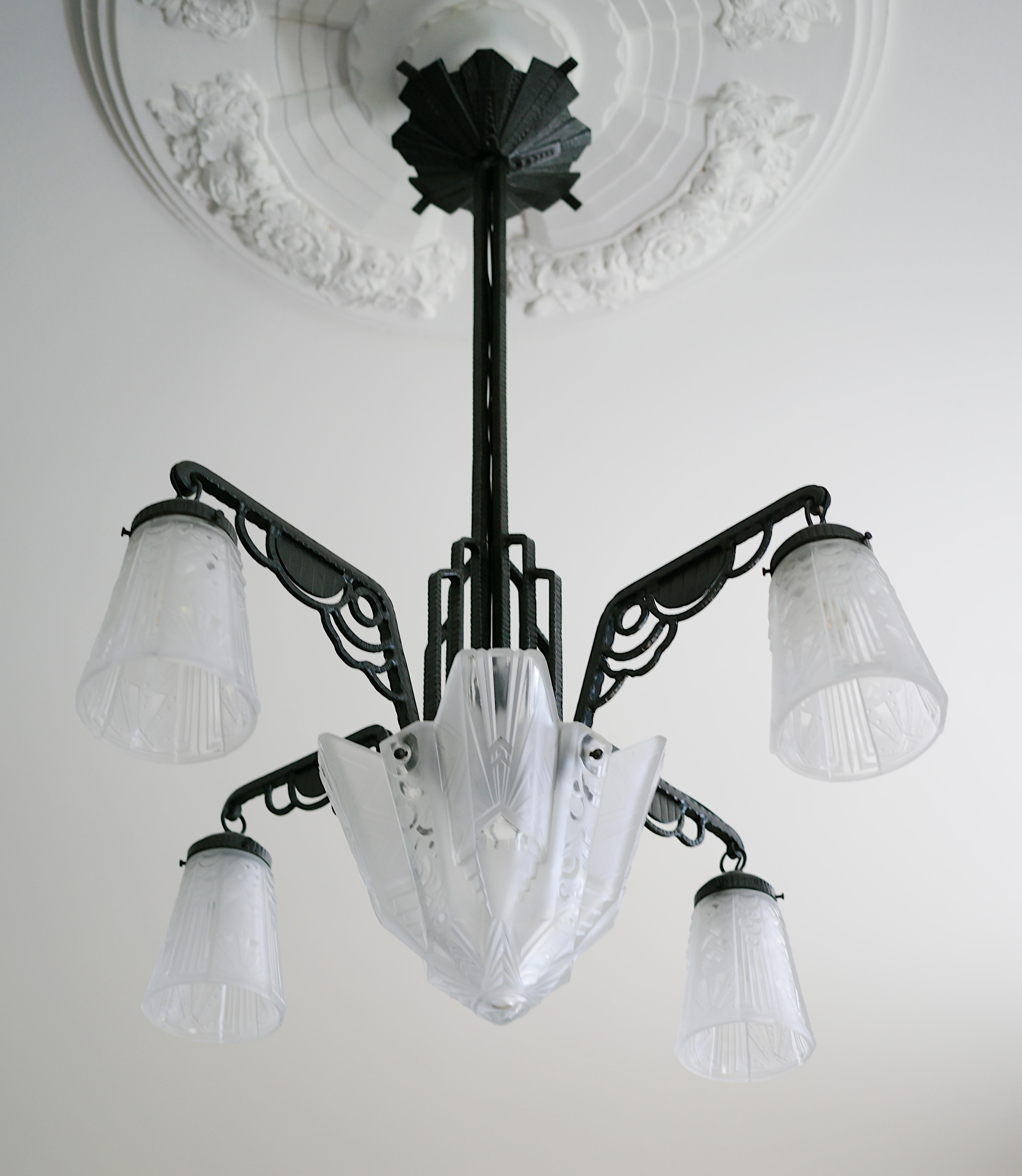 Muller Freres French Art Deco Chandelier, 1920 For Sale 1