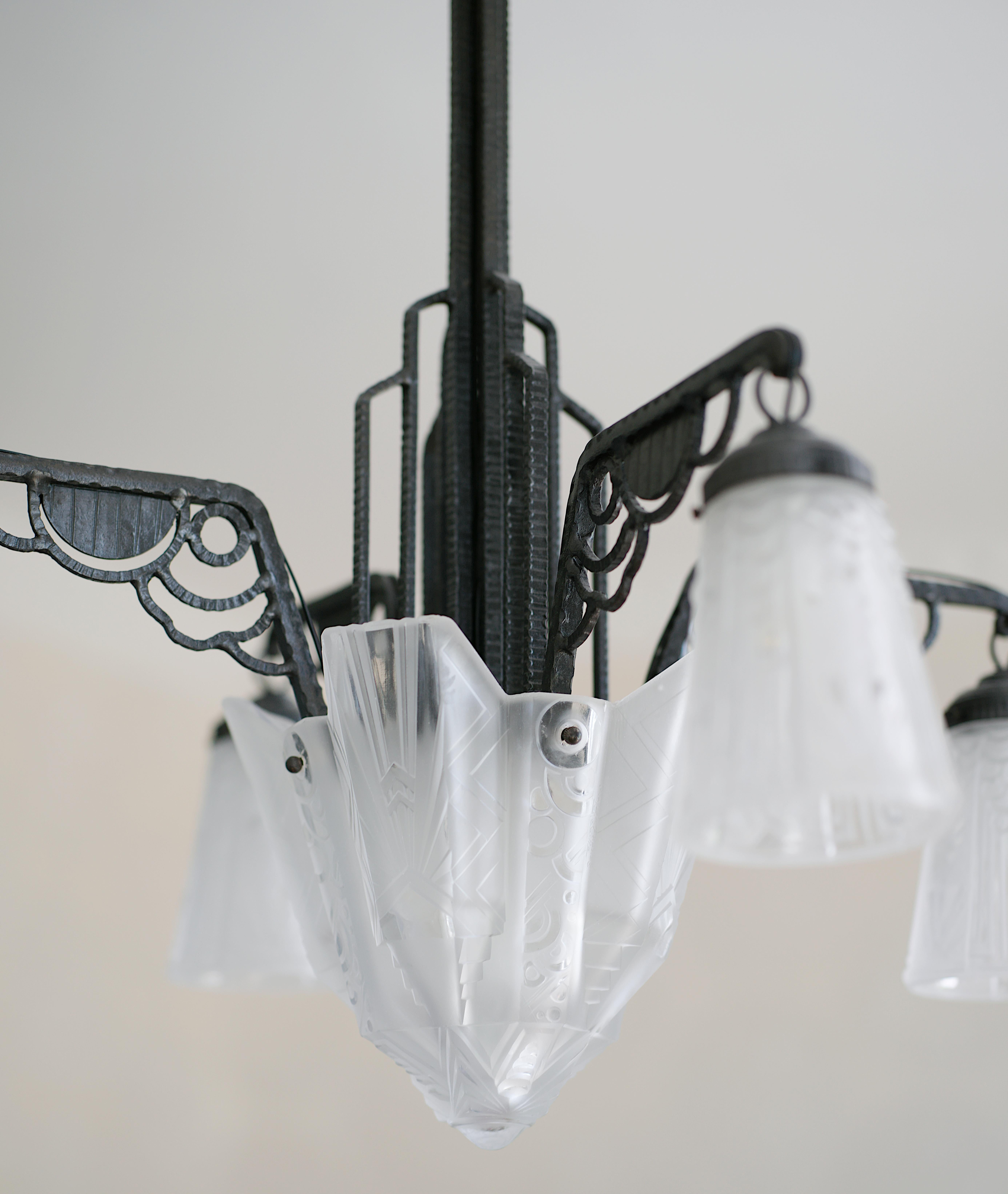 Muller Freres French Art Deco Chandelier, 1920 For Sale 2