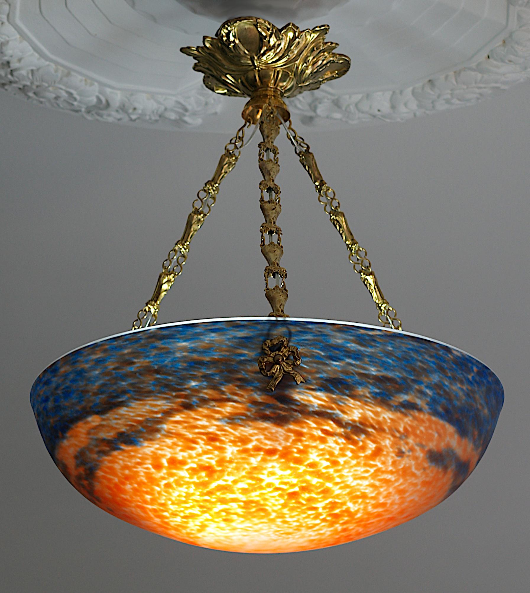 French Art Deco pendant chandelier by Muller Freres,  Croismare, France, late 1920s. Mottled glass shade, powders are applied between two layers, that comes hung at its period stamped brass fixture. Height : 15.75