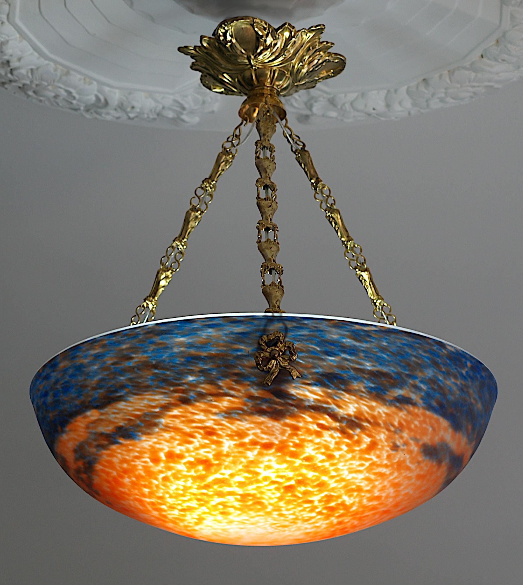 French Art Deco Chandelier by Muller Frères, Croismare, France, 1920s. A superb French Art Deco chandelier by Muller Frères, Croismare, dating from the late 1920s. This chandelier features a speckled glass shade, created with the unique technique of