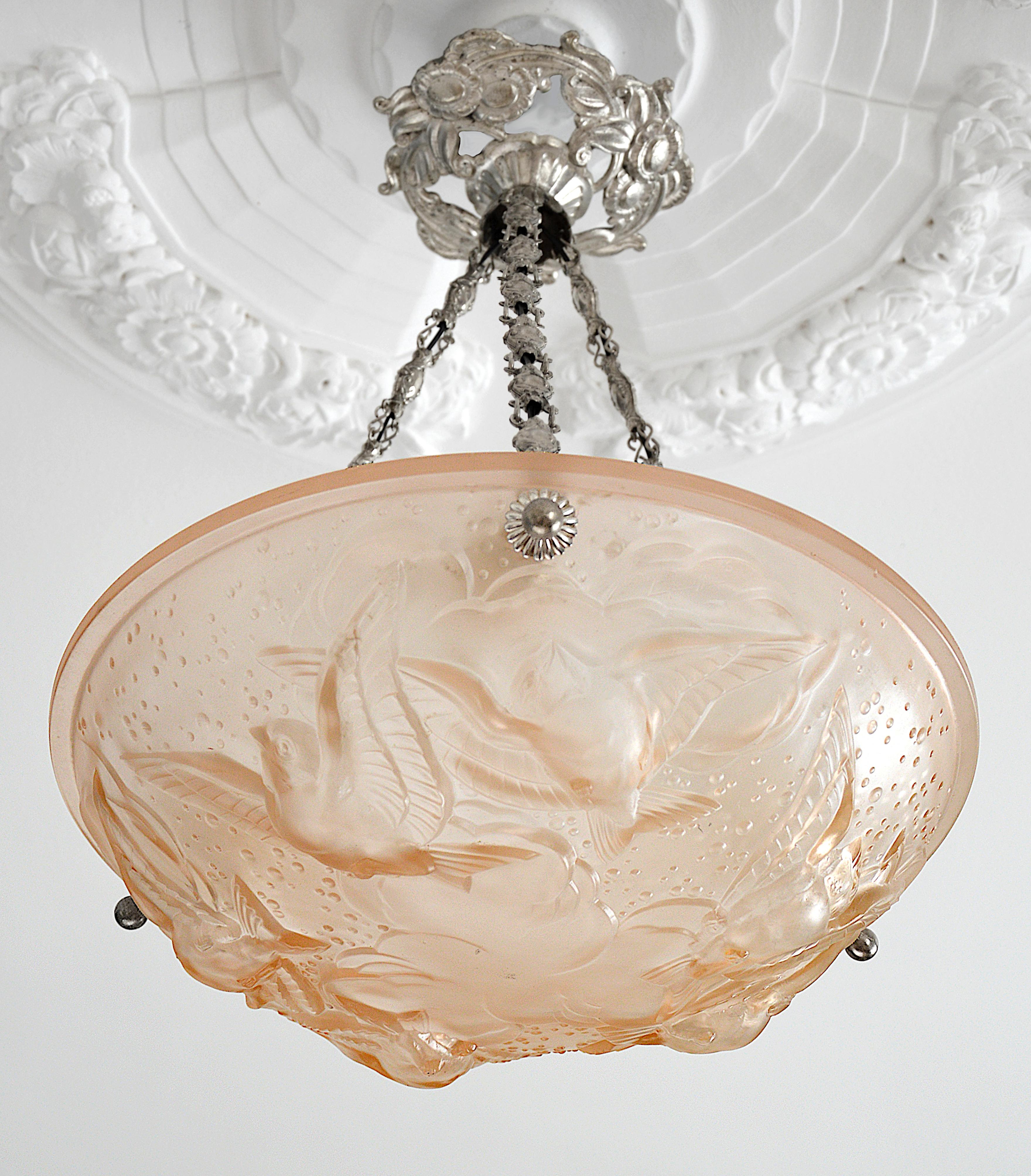 Muller Frères French Art Deco Pink Swallow Birds Pendant Chandelier, 1930 In Excellent Condition In Saint-Amans-des-Cots, FR