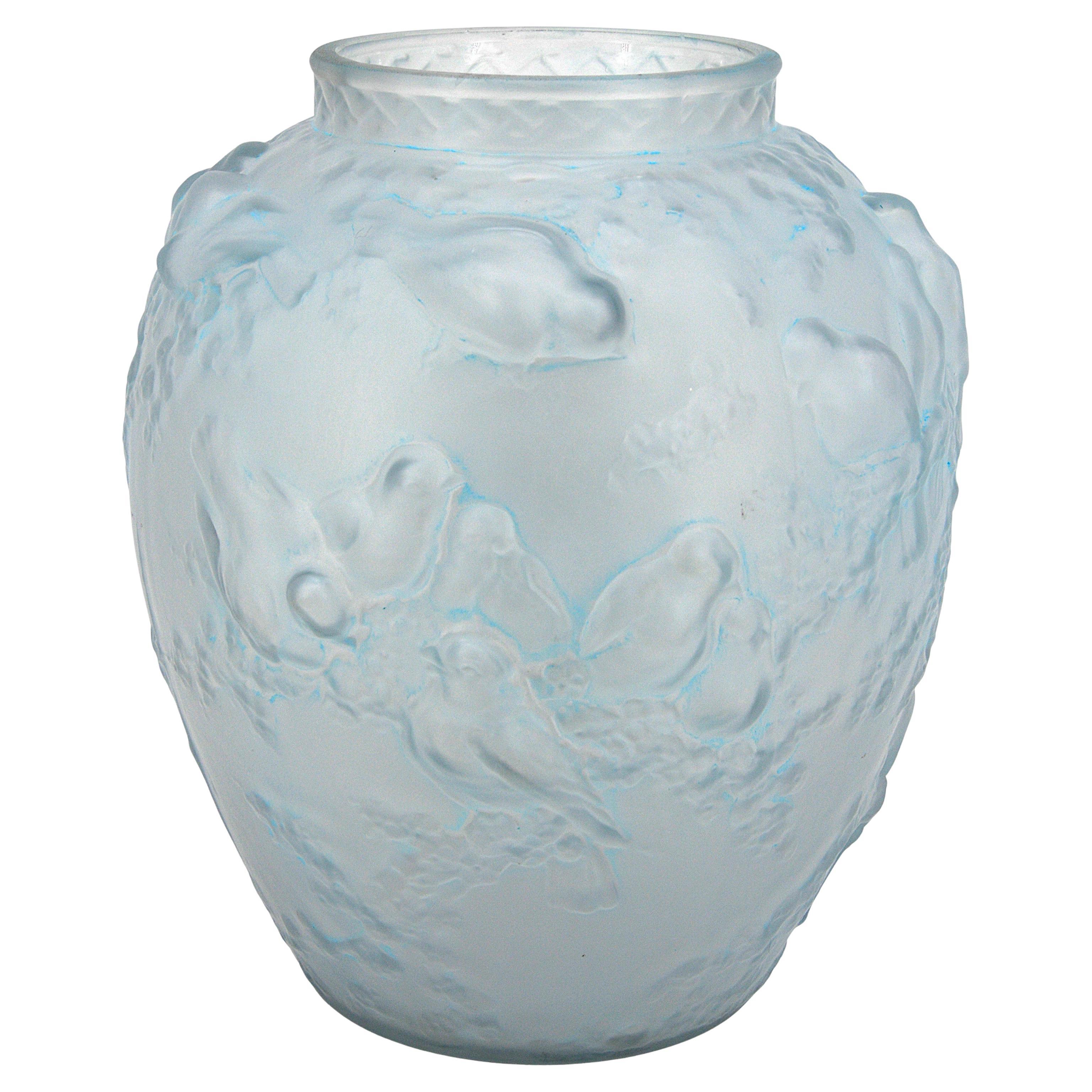 Vaso di vetro smerigliato Muller Freres, 1920, con passeri di grandi dimensioni