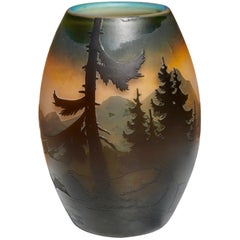 Muller Frères Luneville Vase paysage de montagne en camée français