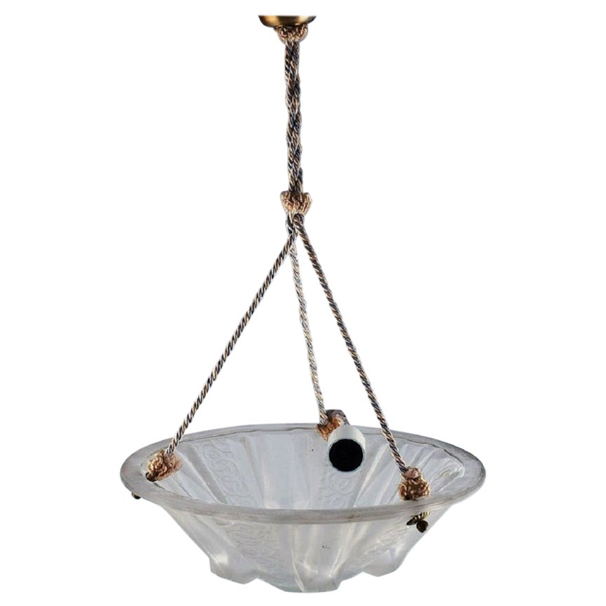 I. Muller Frères, Luneville, Grande lampadario Art Deco di grande impatto con fogliame in vendita