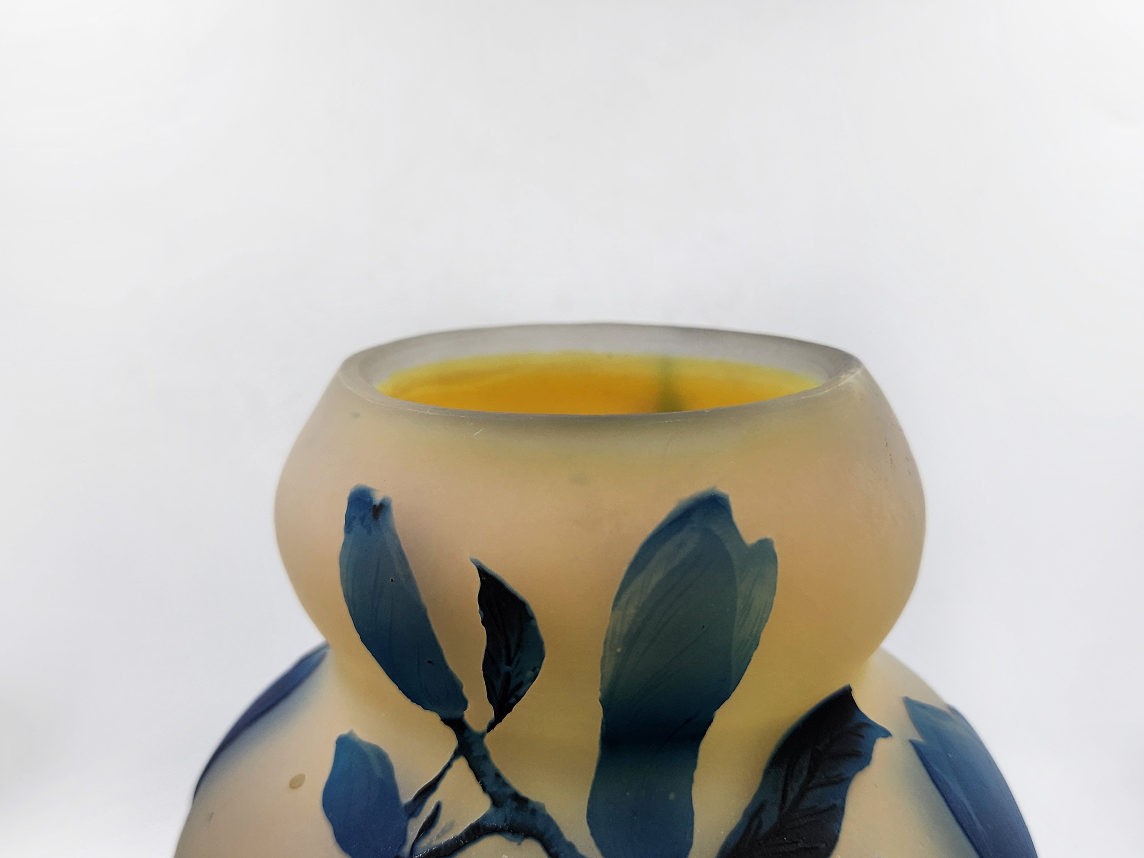 Vase en verre taillé 