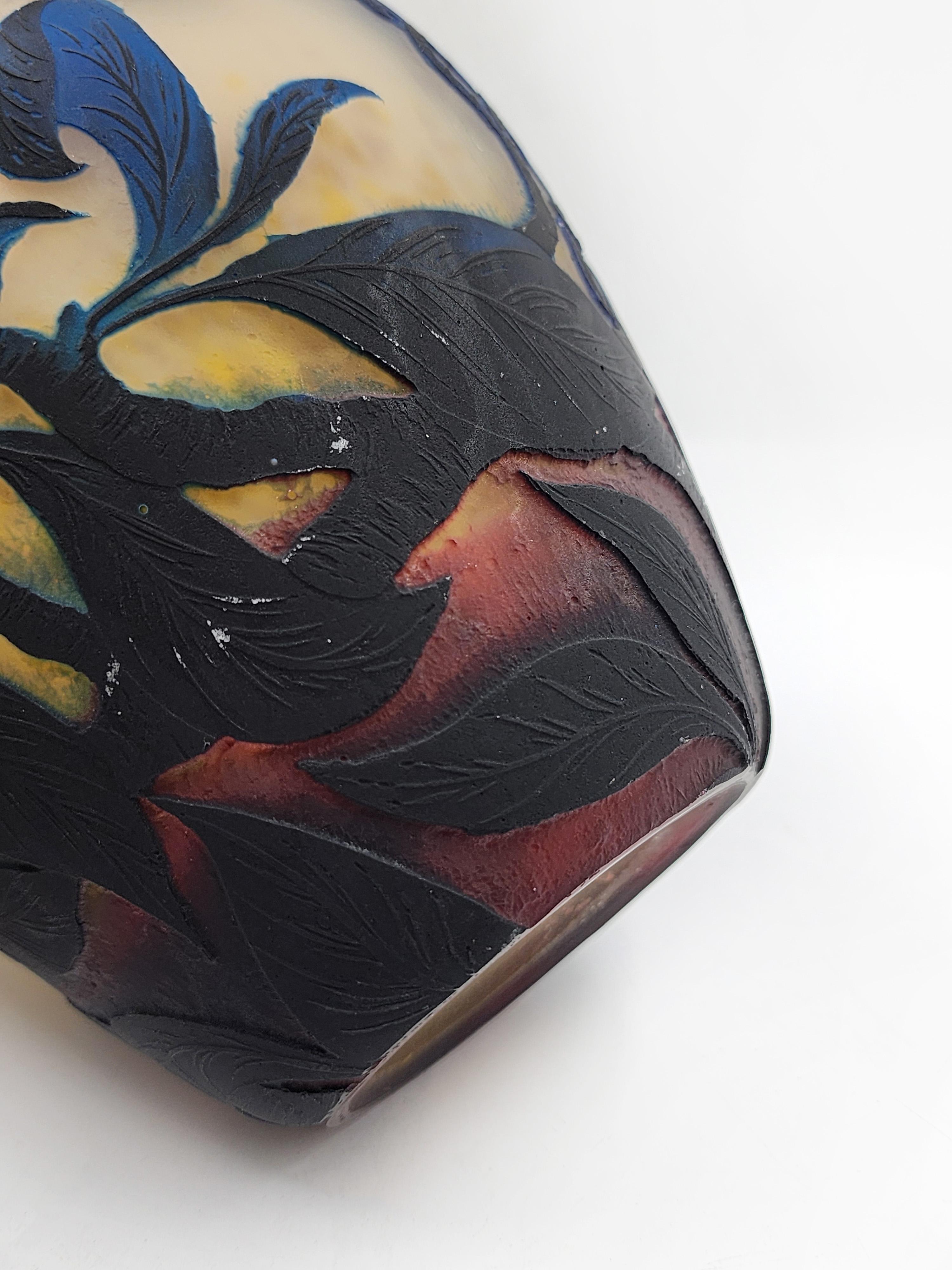 Sculpté à la main Vase en verre taillé 