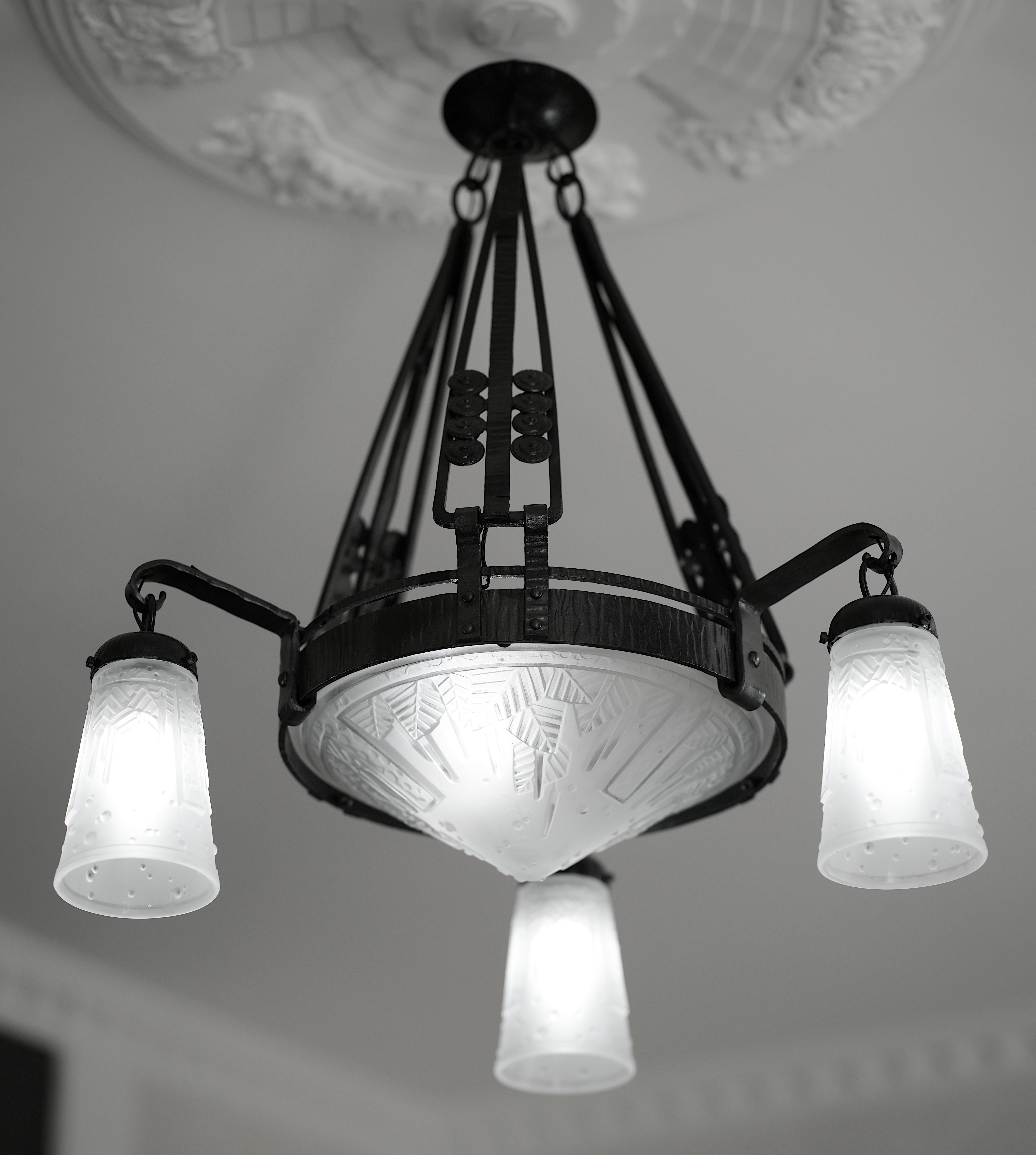 Satinato Lampadario I. Muller Freres / Marcel Vasseur, 1920 in vendita