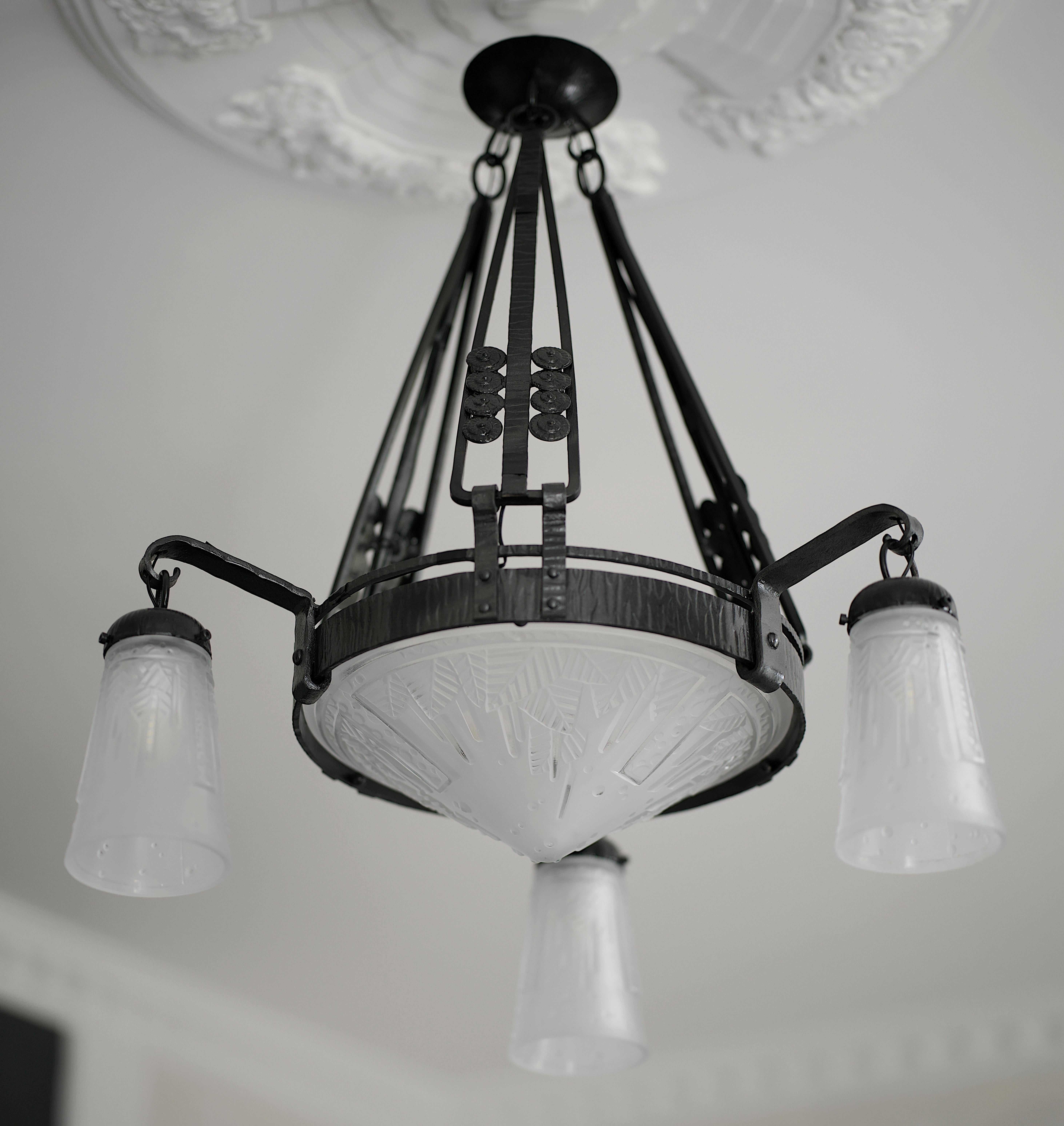 Lampadario I. Muller Freres / Marcel Vasseur, 1920 In condizioni ottime in vendita a Saint-Amans-des-Cots, FR