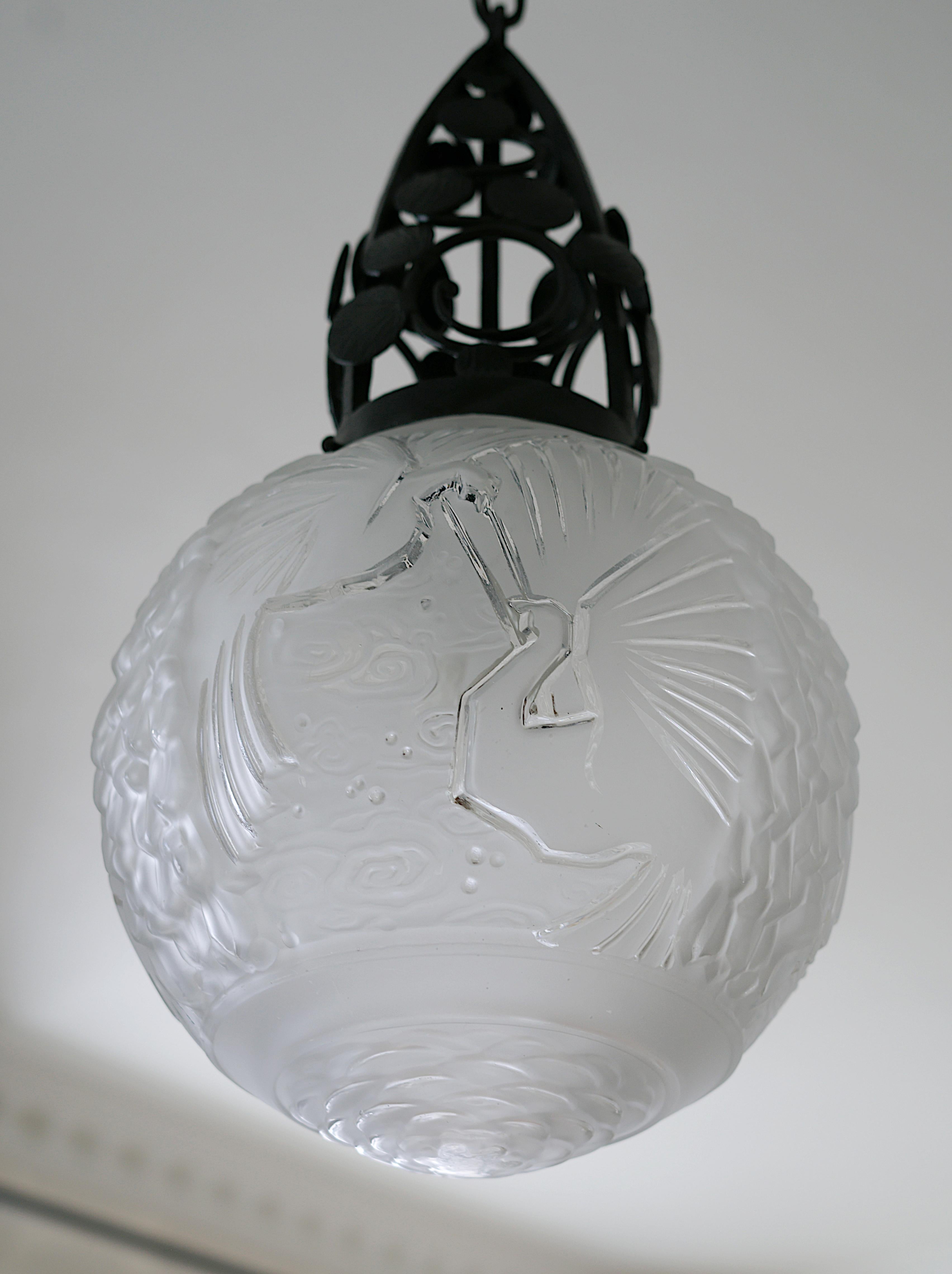 MULLER FRER Coppia di lampadari a sospensione Art Deco francesi a semi-liquido 1920 in vendita 3