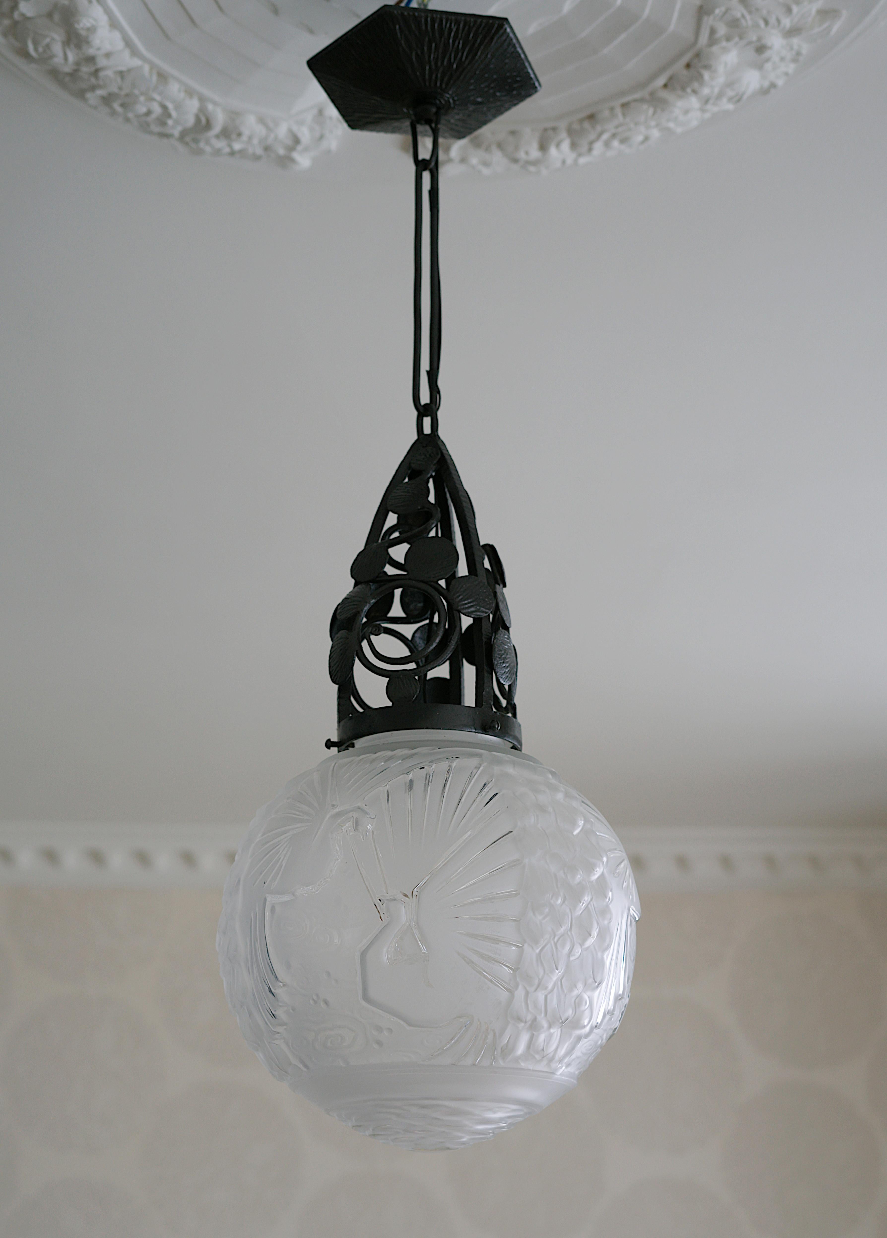 MULLER FRER Coppia di lampadari a sospensione Art Deco francesi a semi-liquido 1920 in vendita 2