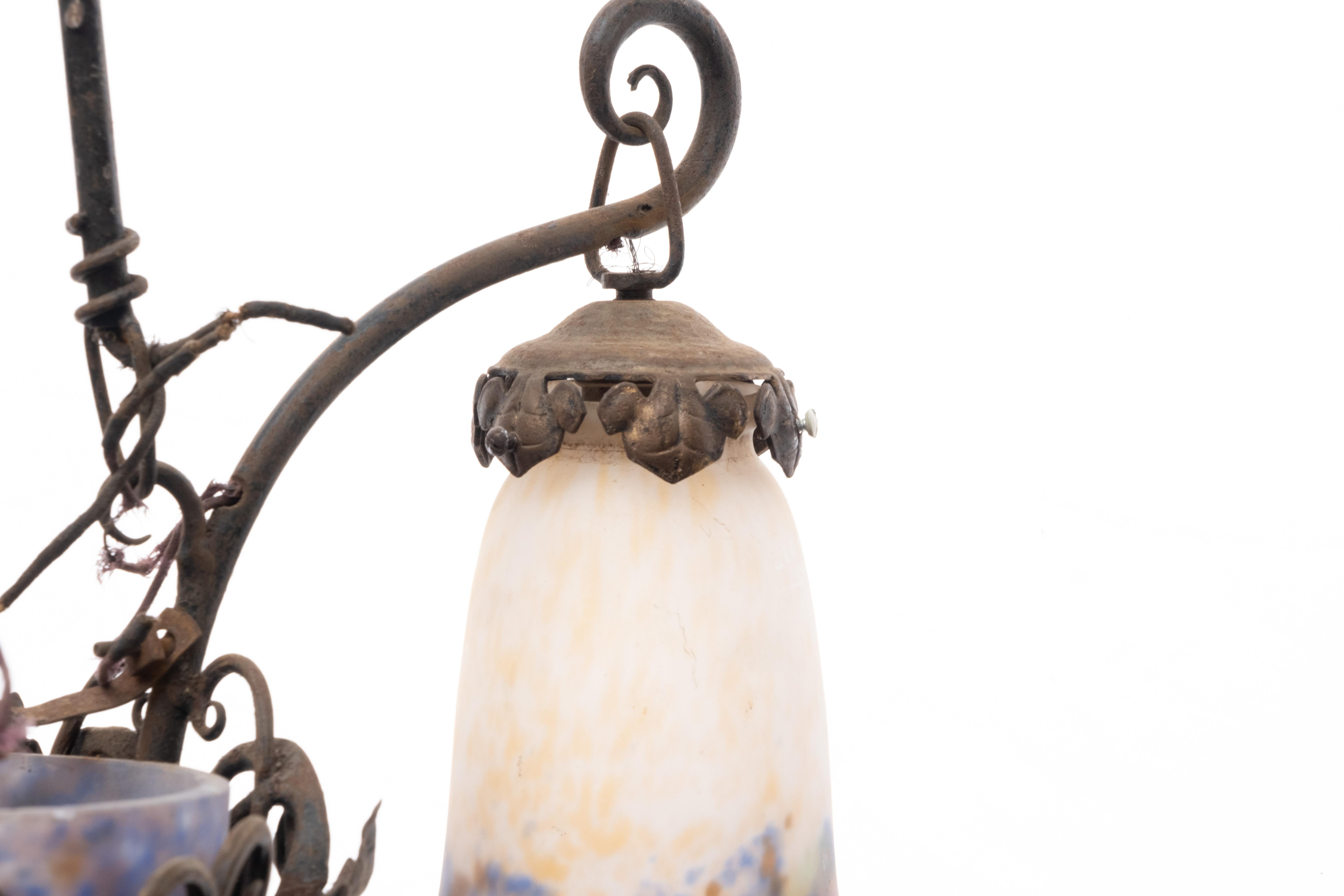Lampadario in vetro e ferro battuto a mano I. Muller Freres Pate De Verre in vendita 5