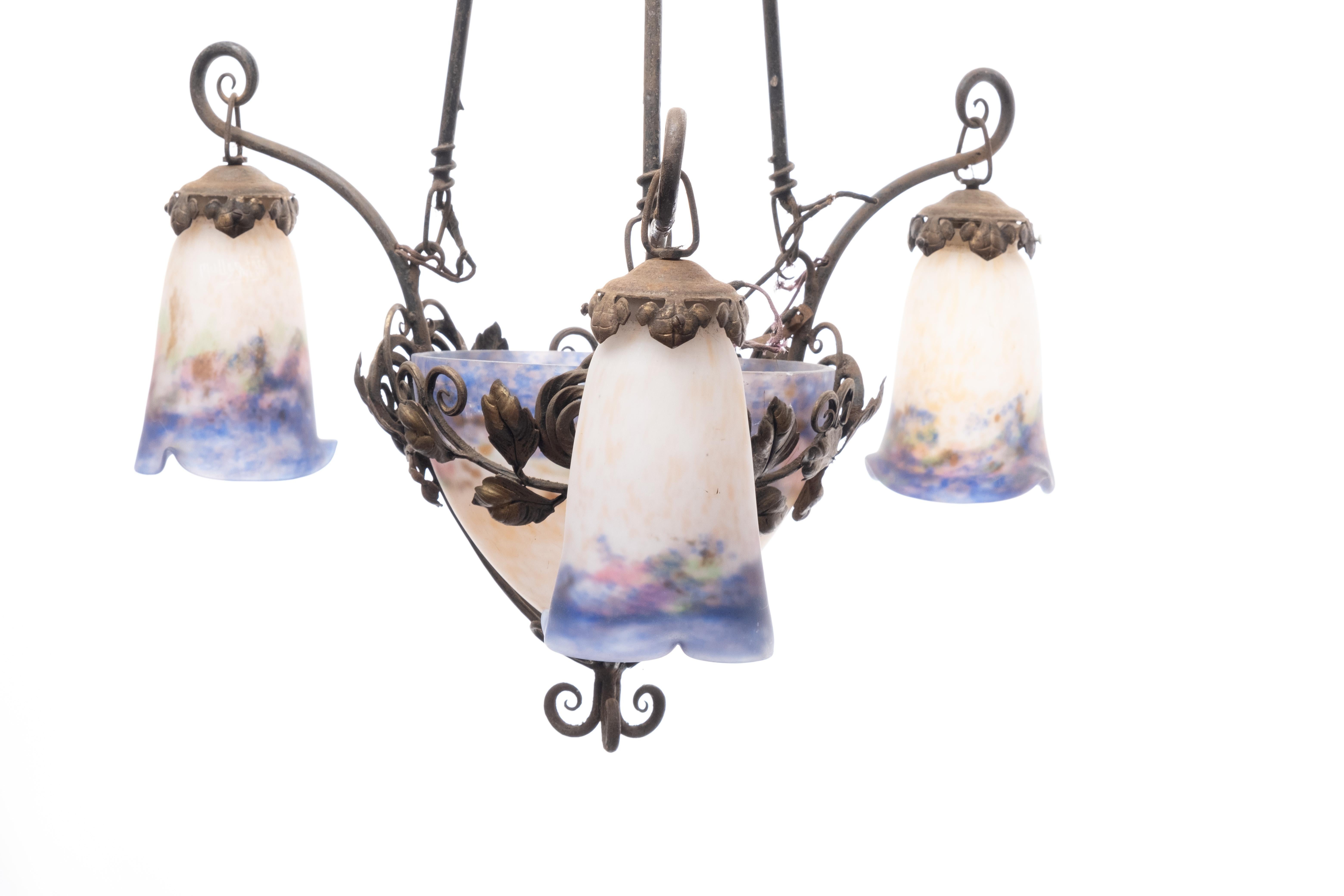 Lampadario in vetro e ferro battuto a mano I. Muller Freres Pate De Verre in vendita 6