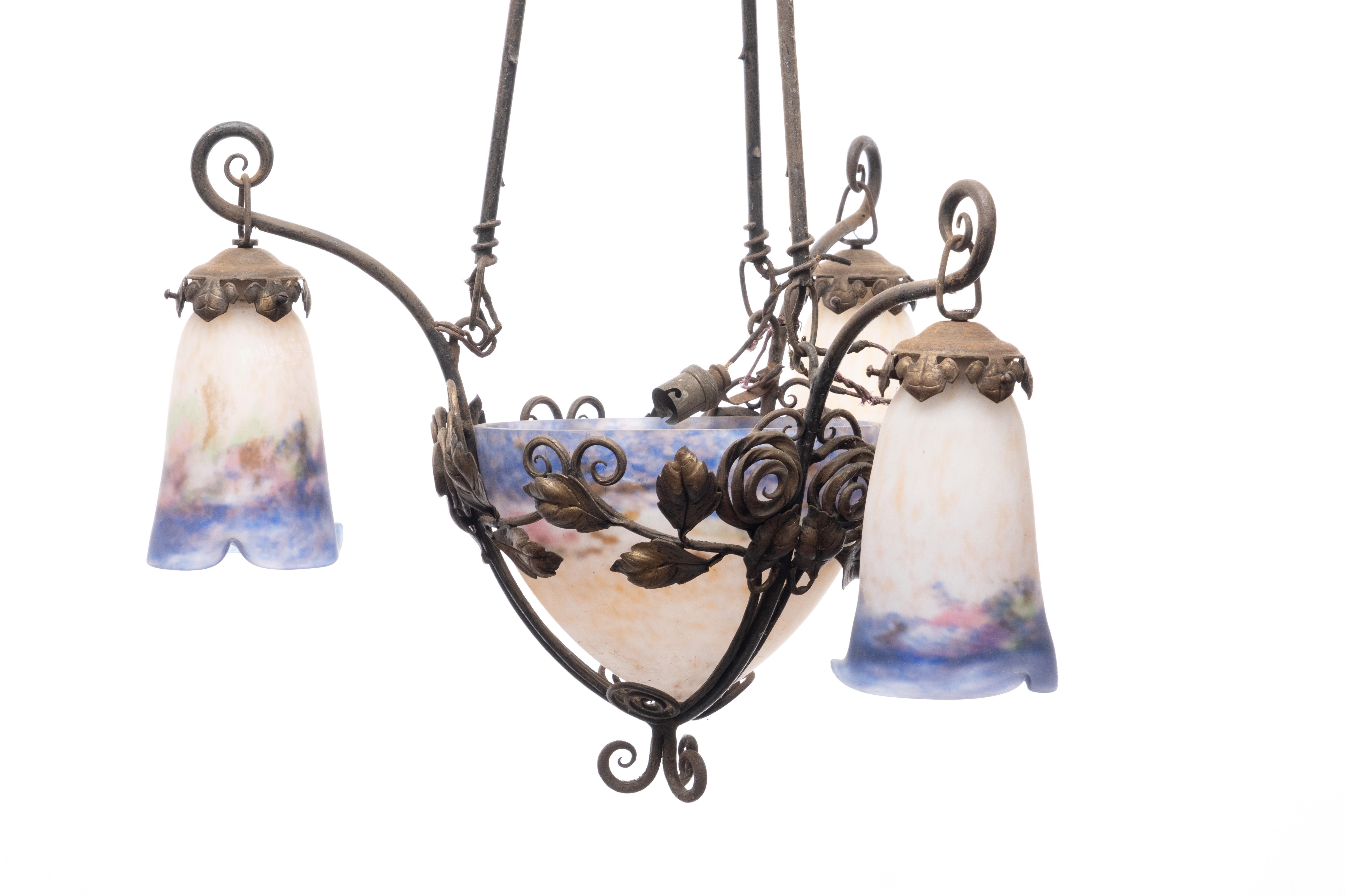 Lampadario in vetro e ferro battuto a mano I. Muller Freres Pate De Verre in vendita 8