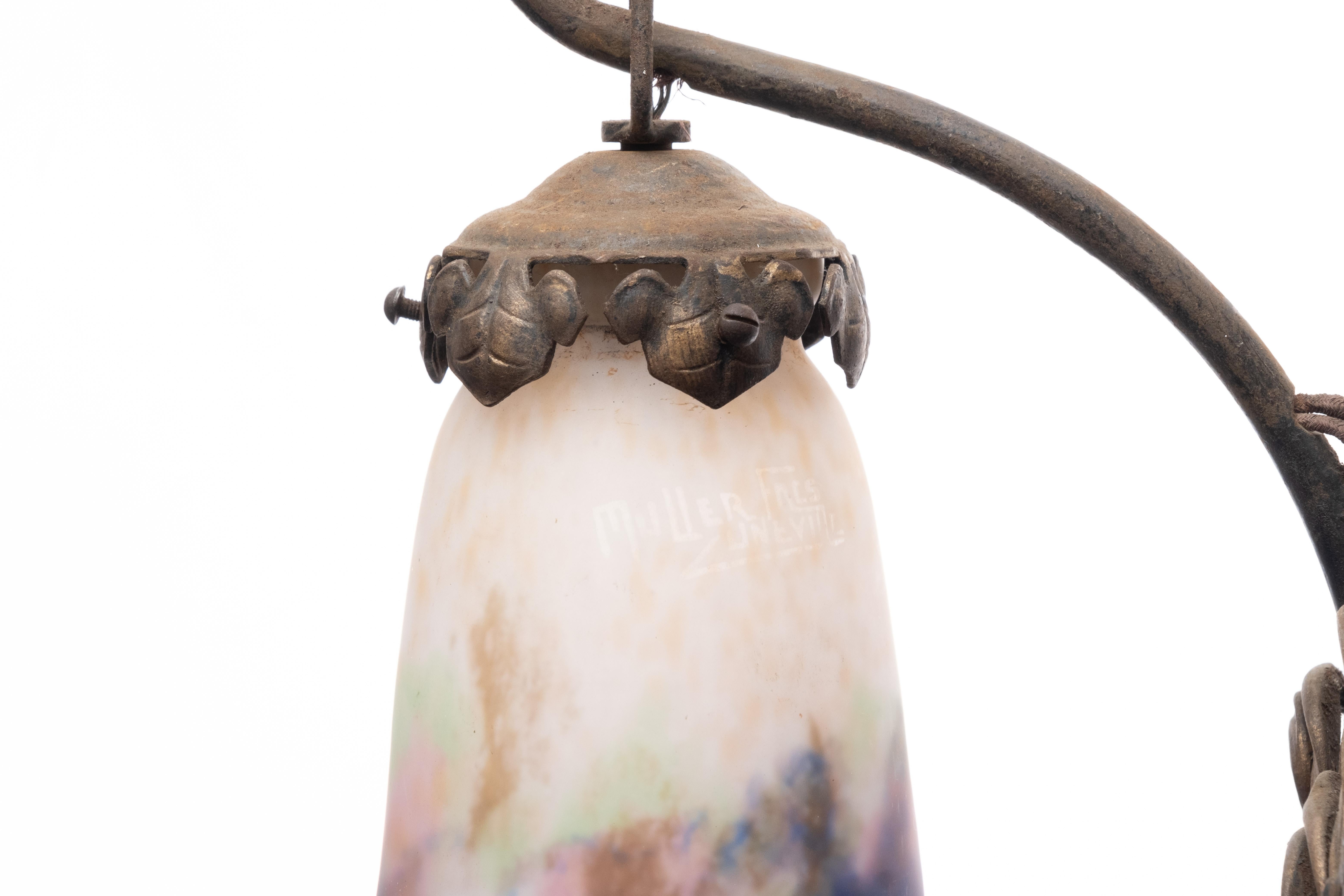 XX secolo Lampadario in vetro e ferro battuto a mano I. Muller Freres Pate De Verre in vendita