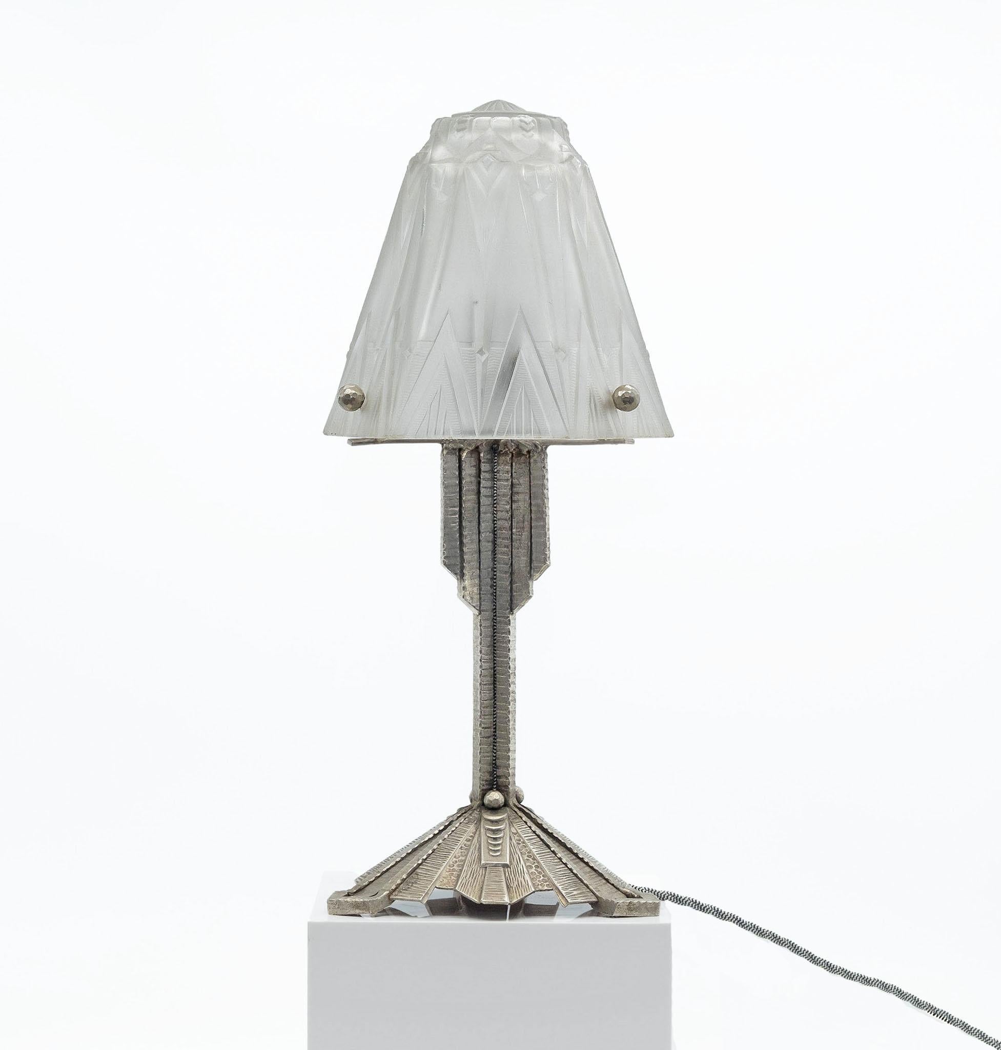 Muller Frères Signed Art Deco Silvered Iron Table Lamp Edgar Brandt Manner 1930s For Sale 5