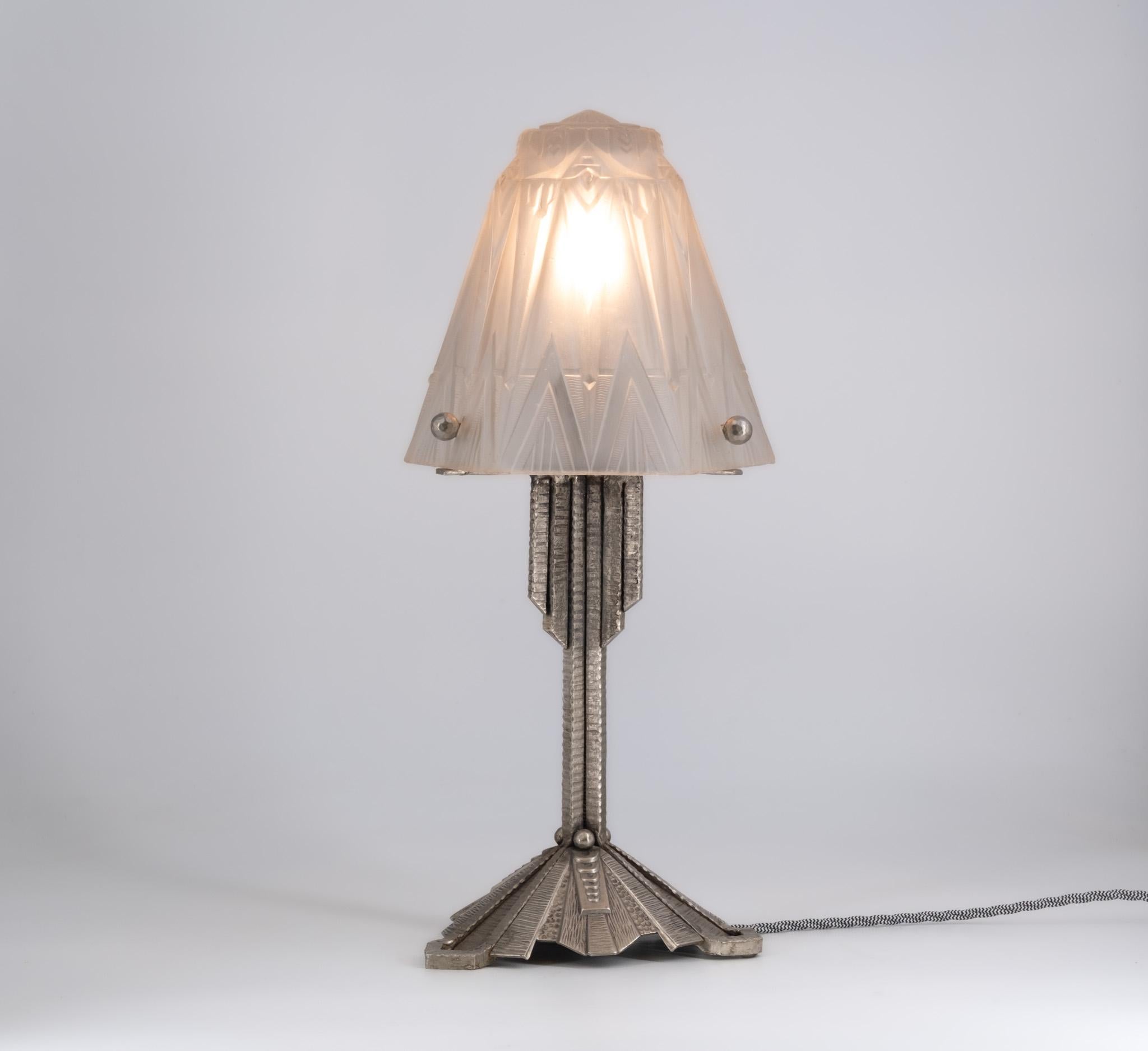 Muller Frères Signed Art Deco Silvered Iron Table Lamp Edgar Brandt Manner 1930s In Good Condition For Sale In Norwich, GB