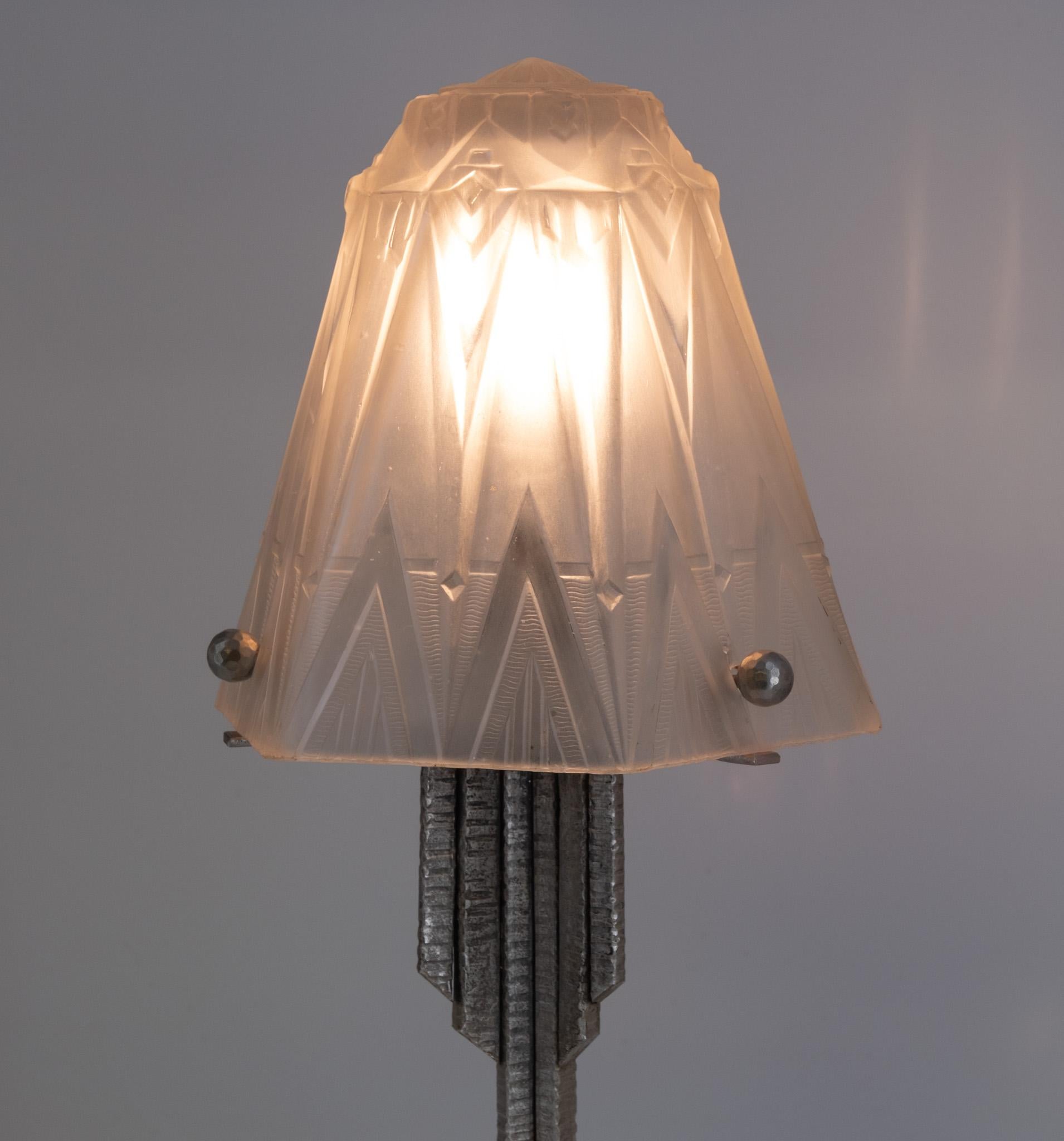20th Century Muller Frères Signed Art Deco Silvered Iron Table Lamp Edgar Brandt Manner 1930s For Sale