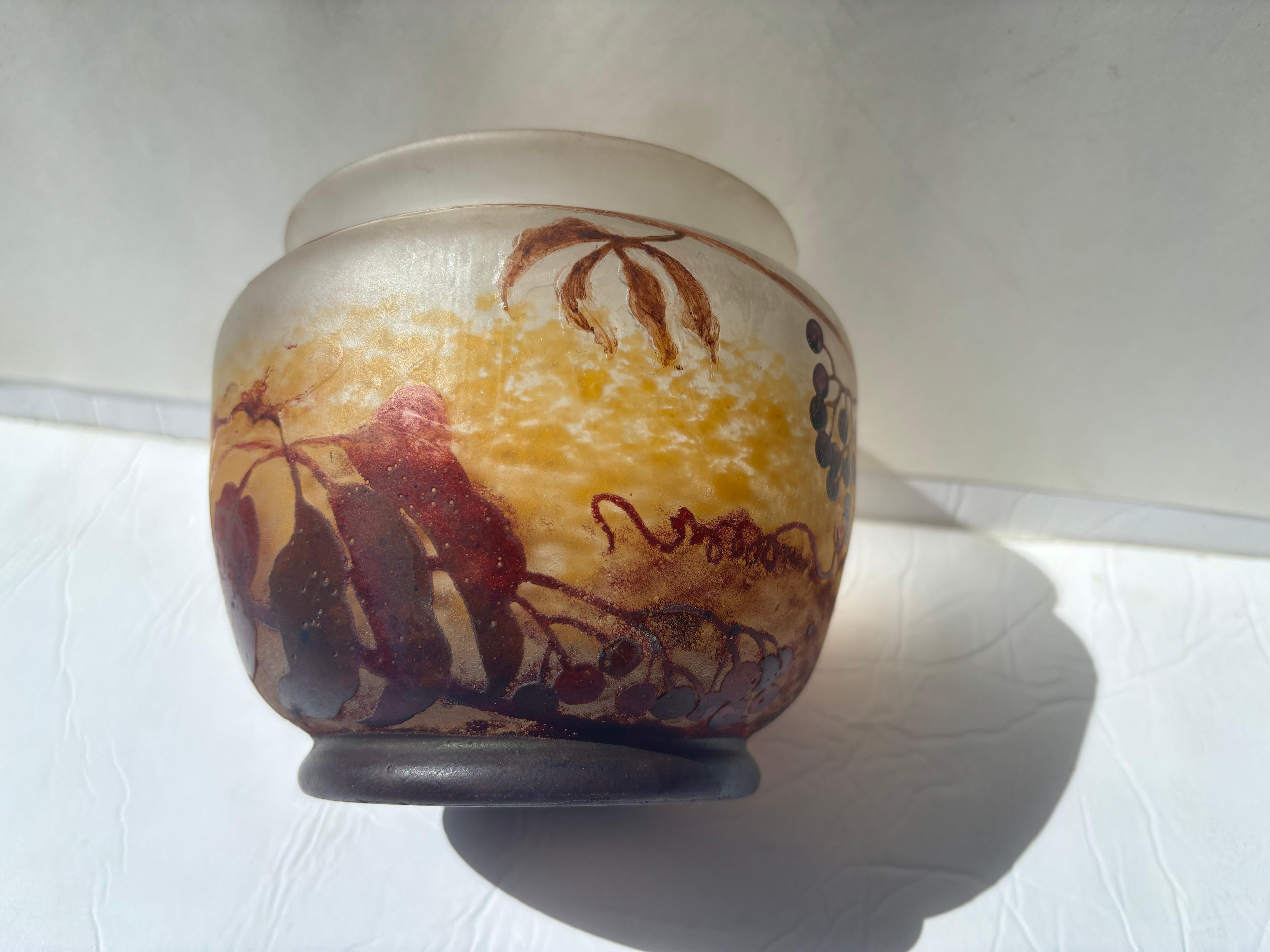 Français Vase/ bol de Muller Freres en verre acide émaillé gravé en camée de camée en vente