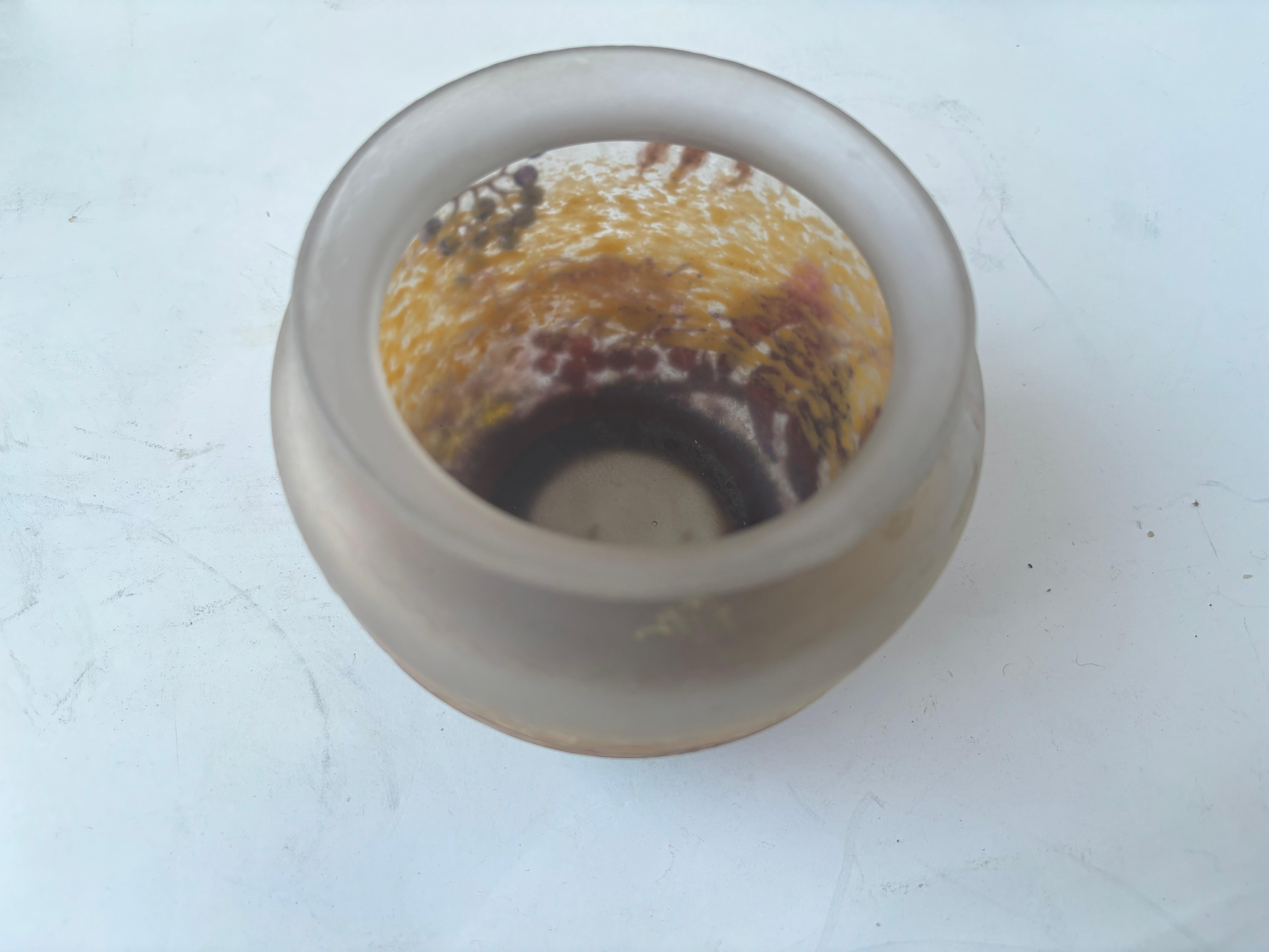 Vase/ bol de Muller Freres en verre acide émaillé gravé en camée de camée Bon état - En vente à Los Angeles, CA