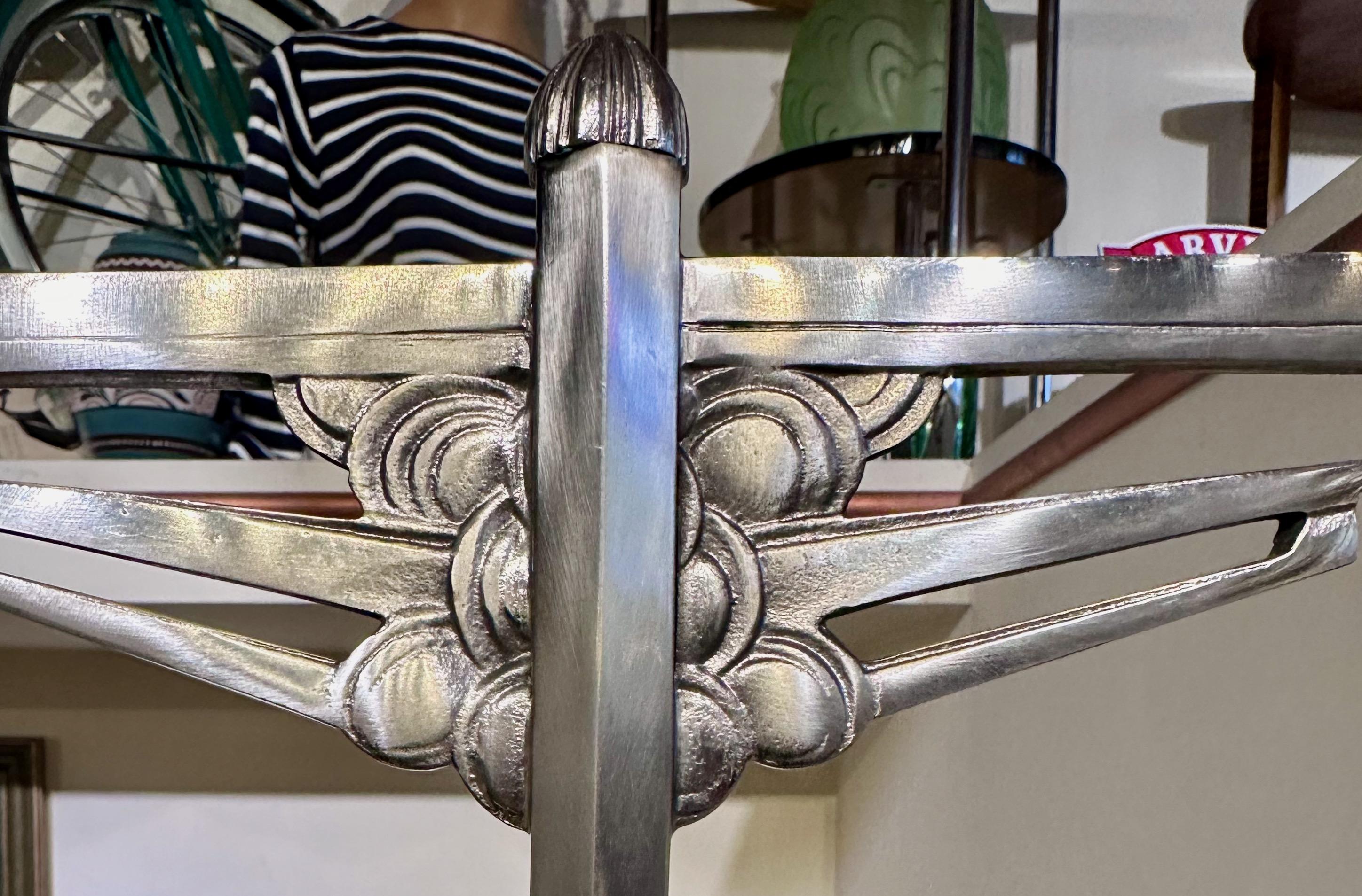 Muller, signierte modernistische Eisen-Tischlampe im Art-déco-Stil, Doppelgehungs-Stil im Zustand „Gut“ im Angebot in Oakland, CA