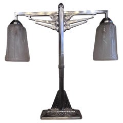 Lampe de table Art déco en fer moderniste signée Muller