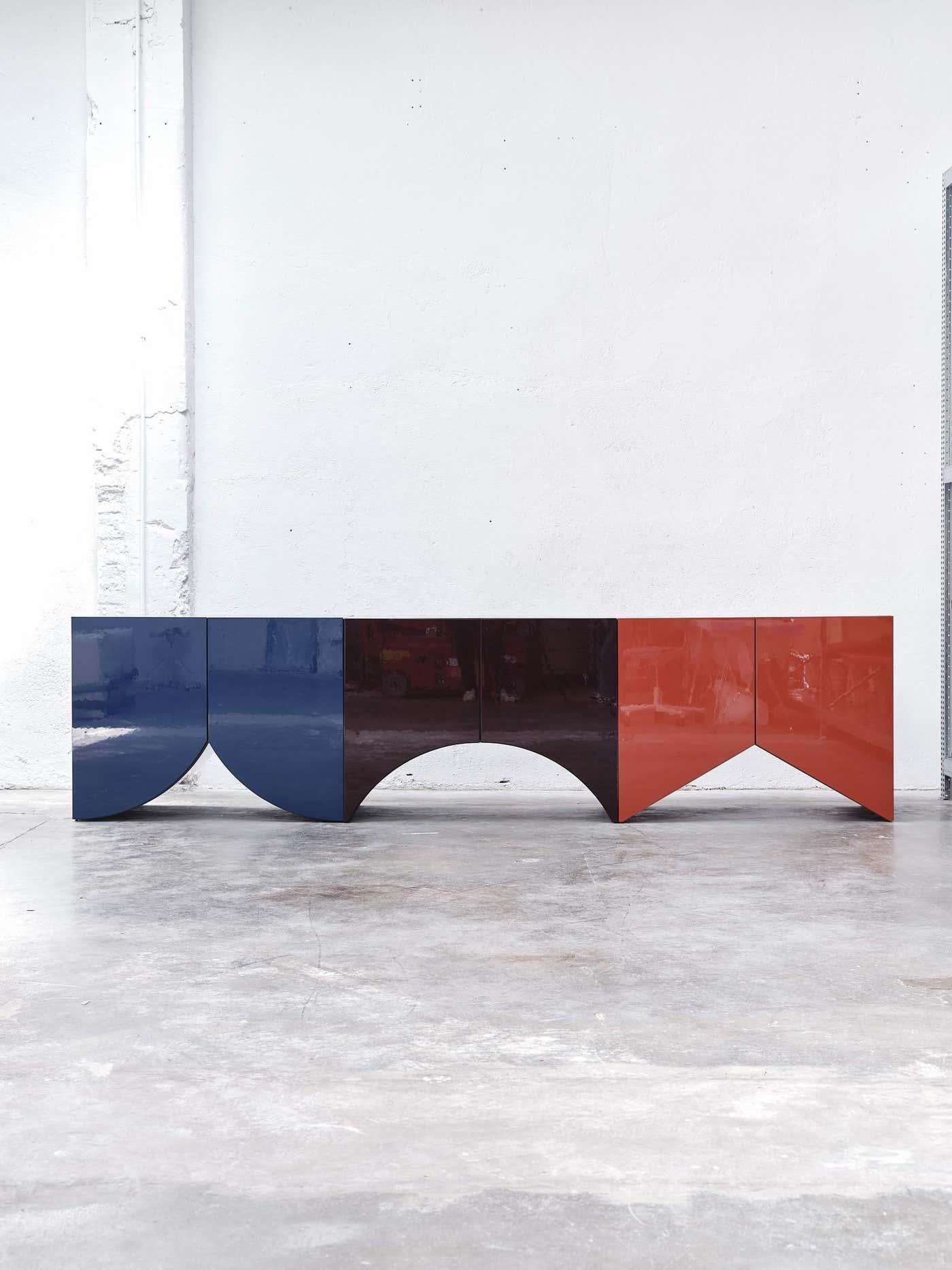 XXIe siècle et contemporain Muller Van Severen, Bridges Cabinet, armoire laquée aubergine M. en vente