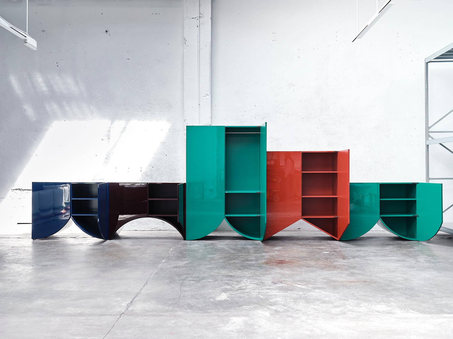 Muller Van Severen, Mobile a ponte, piccolo, laccato blu, Spagna, Contemporaneo in vendita 2