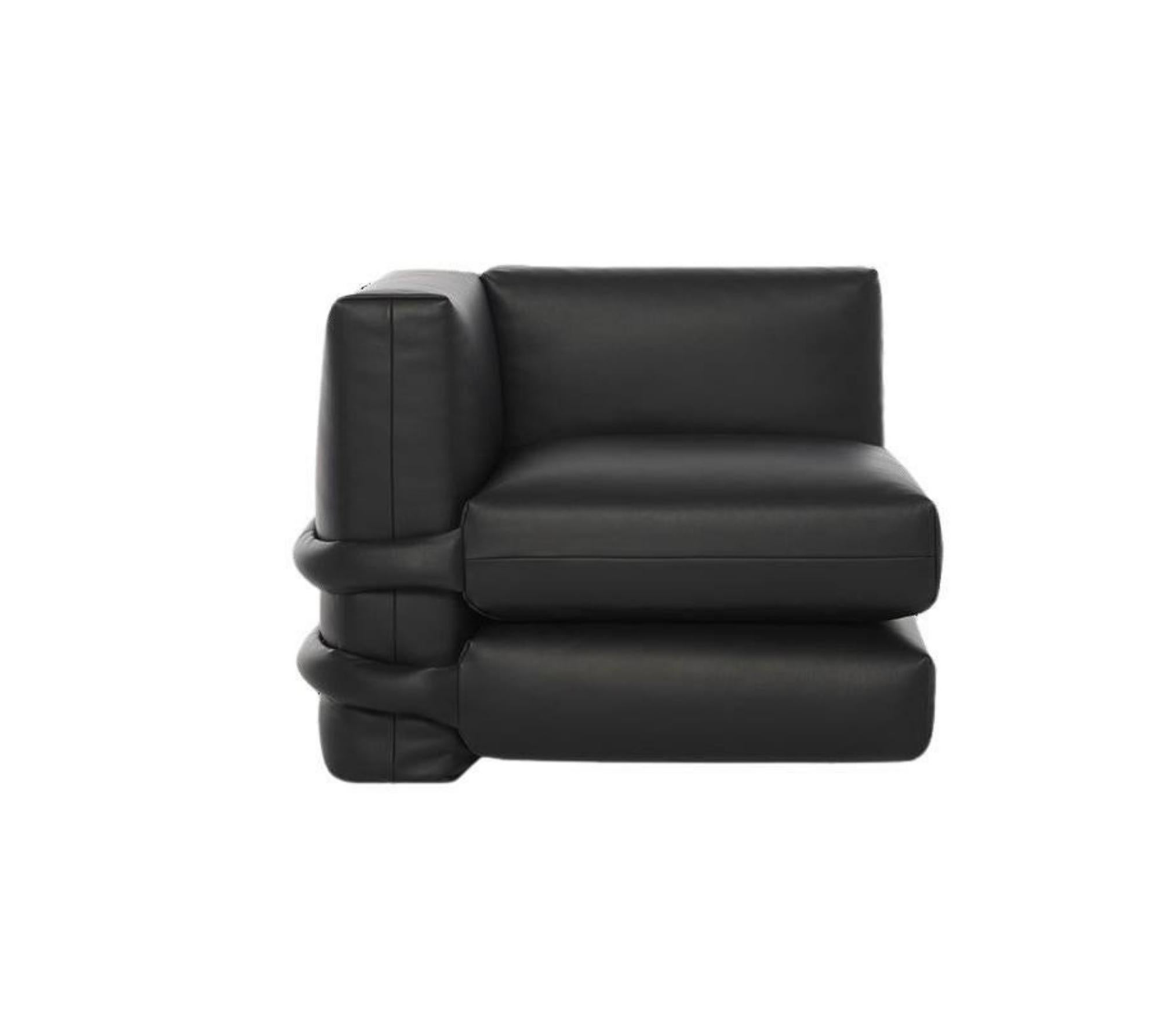 Muller Van Severen Playful Pillow Sofa Corner In Leather For Bd Barcelona 

Le canapé modulaire Pillow de Muller Van Severen arrive chez BD. Initialement conçu par MVS pour les éditions KASSL, le canapé Pillow a été amélioré en un nouveau système