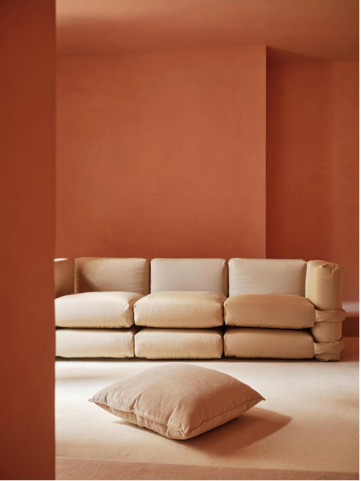 Muller Van Severen Corner UV Pro Beige, Pillow Sofa In Leder Für Bd Barcelona (Moderne der Mitte des Jahrhunderts) im Angebot
