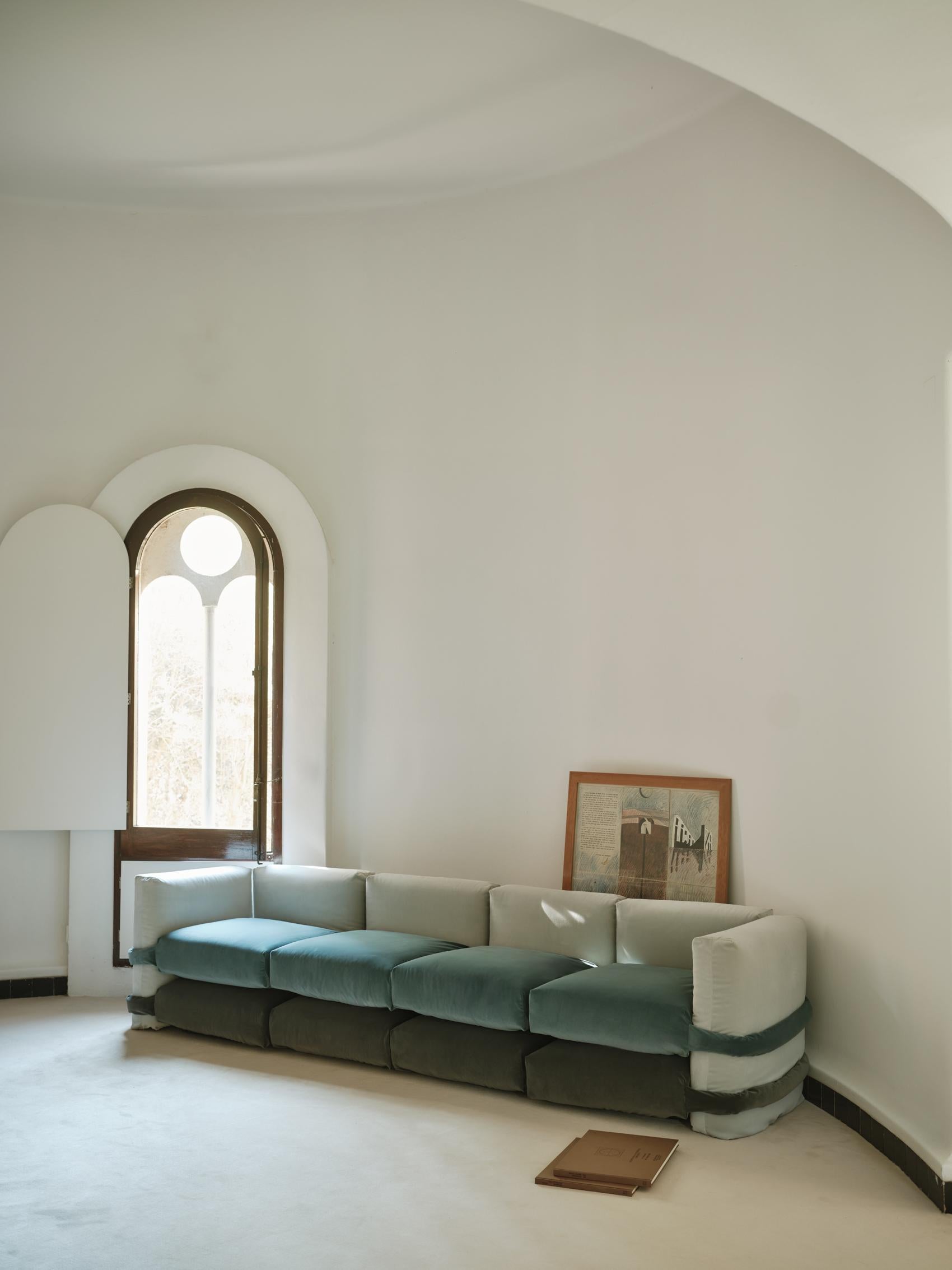 Muller Van Severen, Kissen-Sofa, Maharam, Burgunderrot und Grau, Dreisitzer im Angebot 2