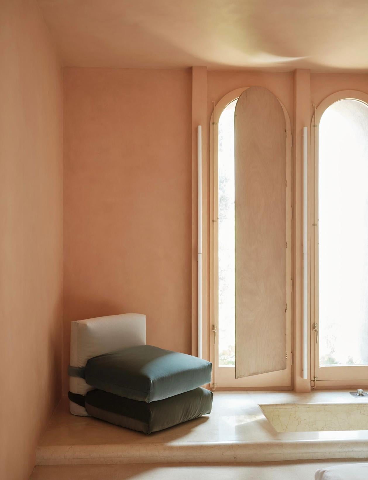 Iler Van Severen, Pillow Sofa, Maharam, Module central pour Bd Barcelone en vente 1