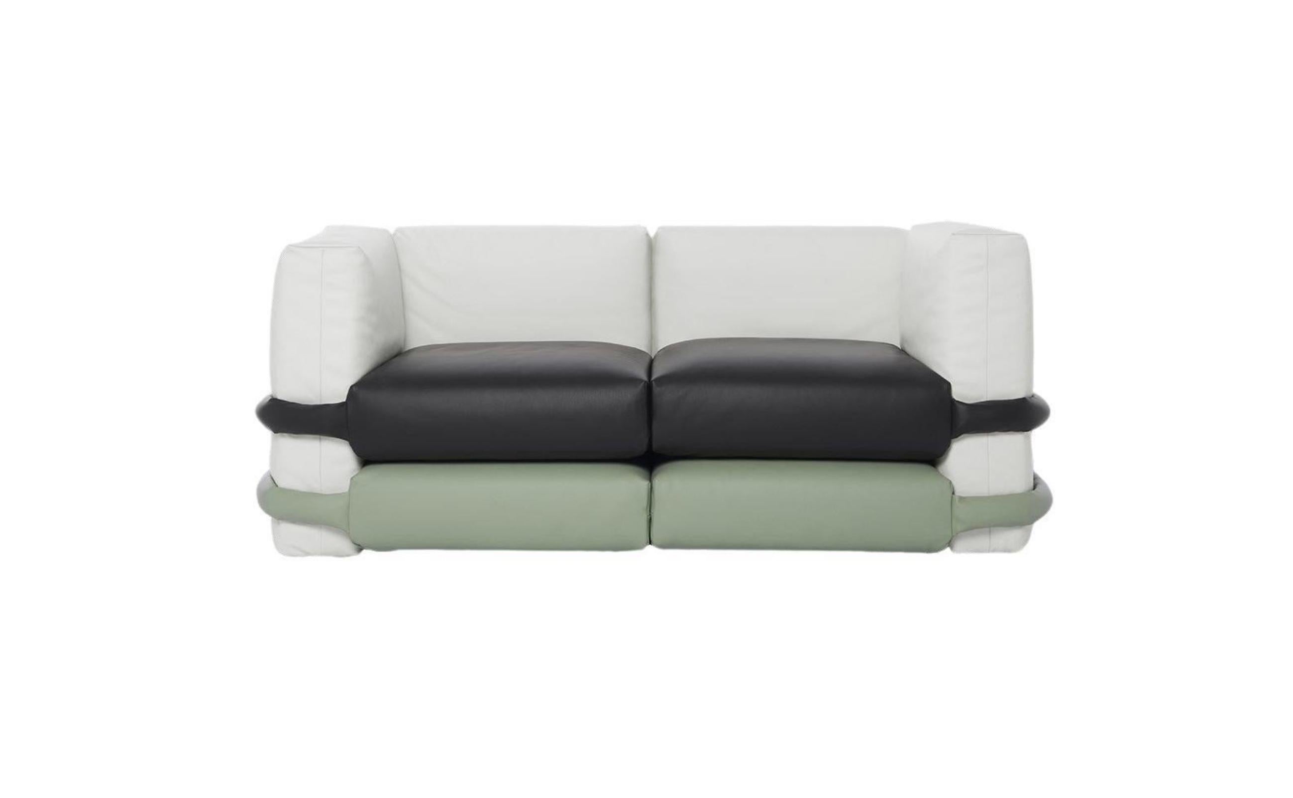 Muller Van Severen Divano a due posti con cuscino in pelle, bianco, nero, verde menta per Bd Barcelona

Il divano modulare Pillow di Muller Van Severen arriva da BD. Inizialmente progettato da MVS per KASSL Editions, il divano Pillow è stato