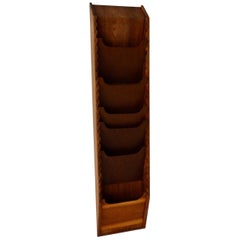 Revistero Modernista Multiajustable de Nogal Colgante de Pared