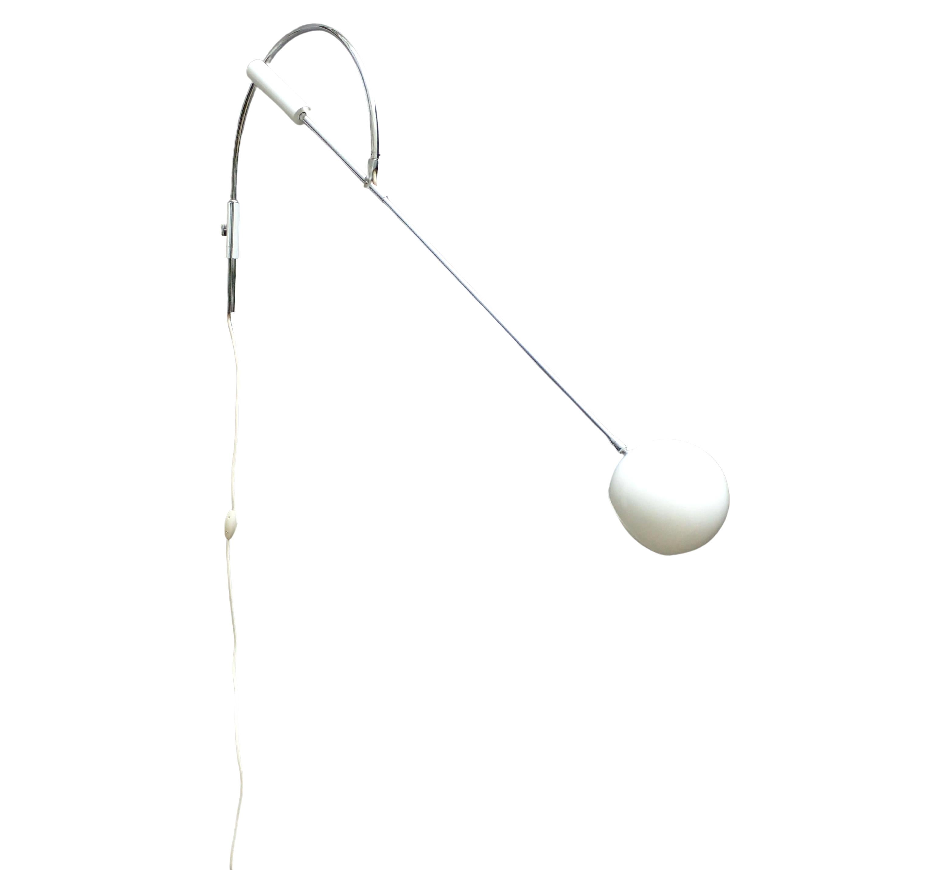 Multi-Adjustable Robert Sonneman Wall Mounted Orbitor Reading Lamp In Good Condition For Sale In Paris, FR