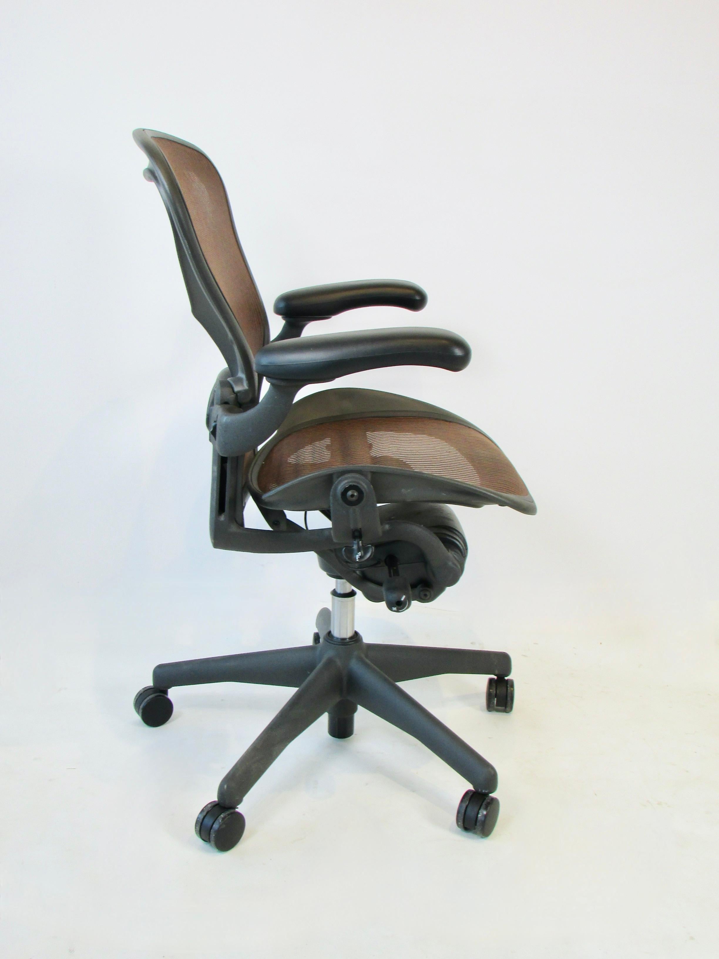 Américain Herman Miller Aeron Classic, fauteuil à bascule réglable et pivotant multi-ajustable  Chaise de bureau de bureau en vente