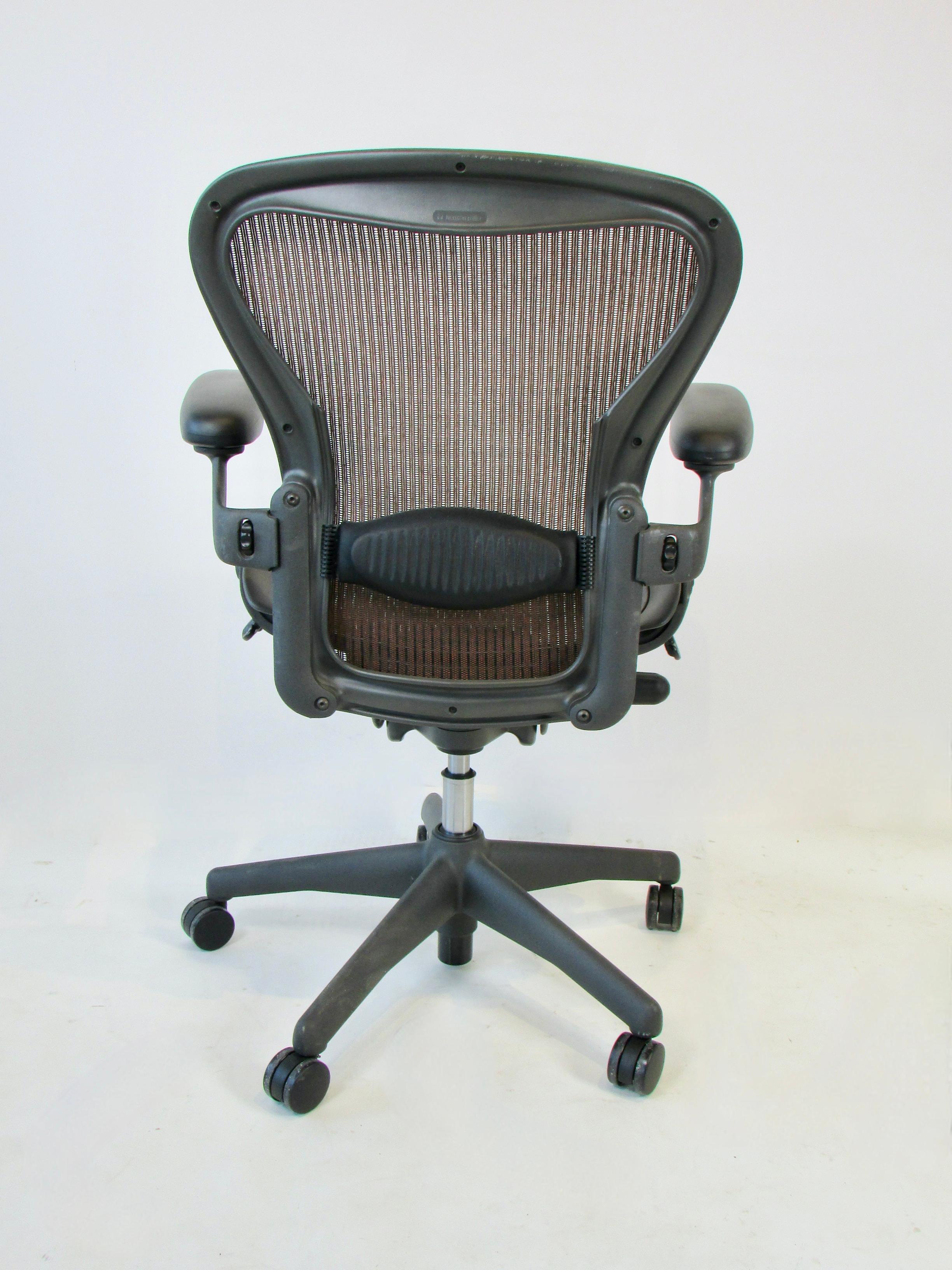 Moulé Herman Miller Aeron Classic, fauteuil à bascule réglable et pivotant multi-ajustable  Chaise de bureau de bureau en vente