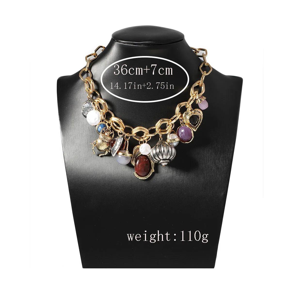 Collier Vintage à breloques multiples et à maillons ouverts en or en vente 4