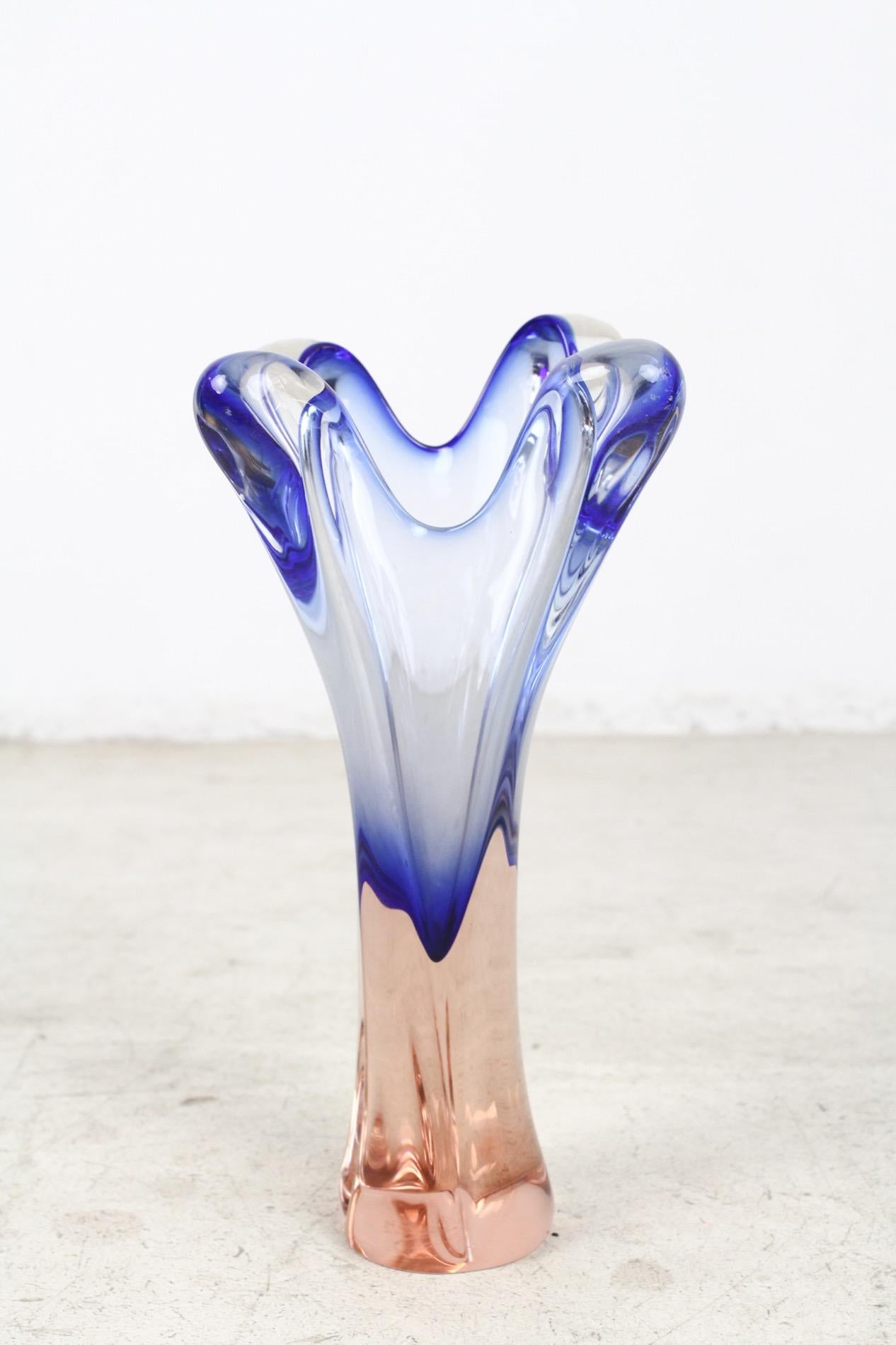 A beautiful vintage 1960s art glass vase, a pure product of Bohemian glass making tradition. A handmade design by Josef Hospodka and made at the Chribska glass works in Czechoslovakia.

Excellent design combining modern and bright colors into a