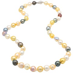 Collier de perles baroques multicolores des mers du Sud et d'eau douce