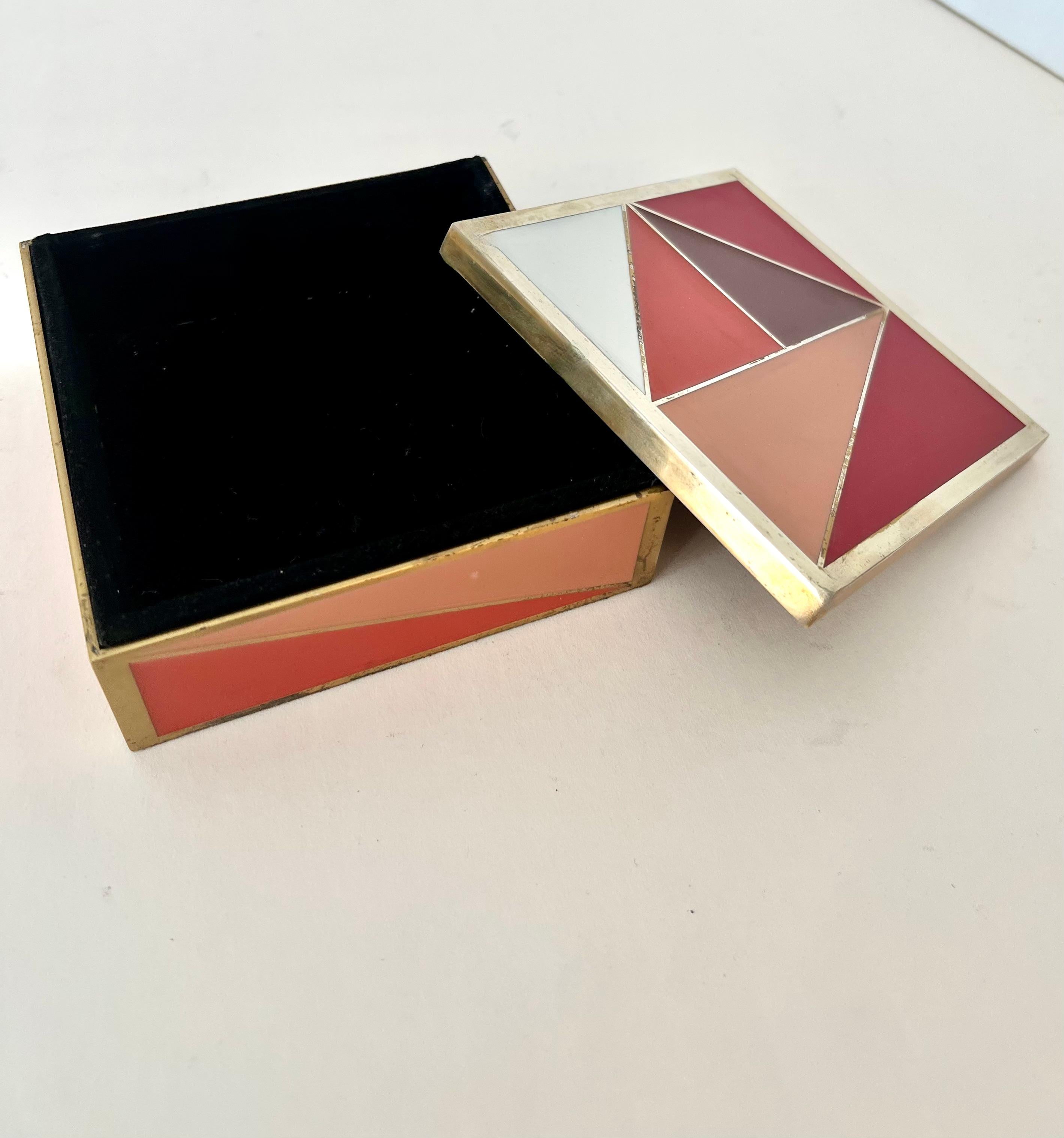 Mehrfarbige Schachtel aus Messing und Emaille im Stil von Hermes im Angebot 1