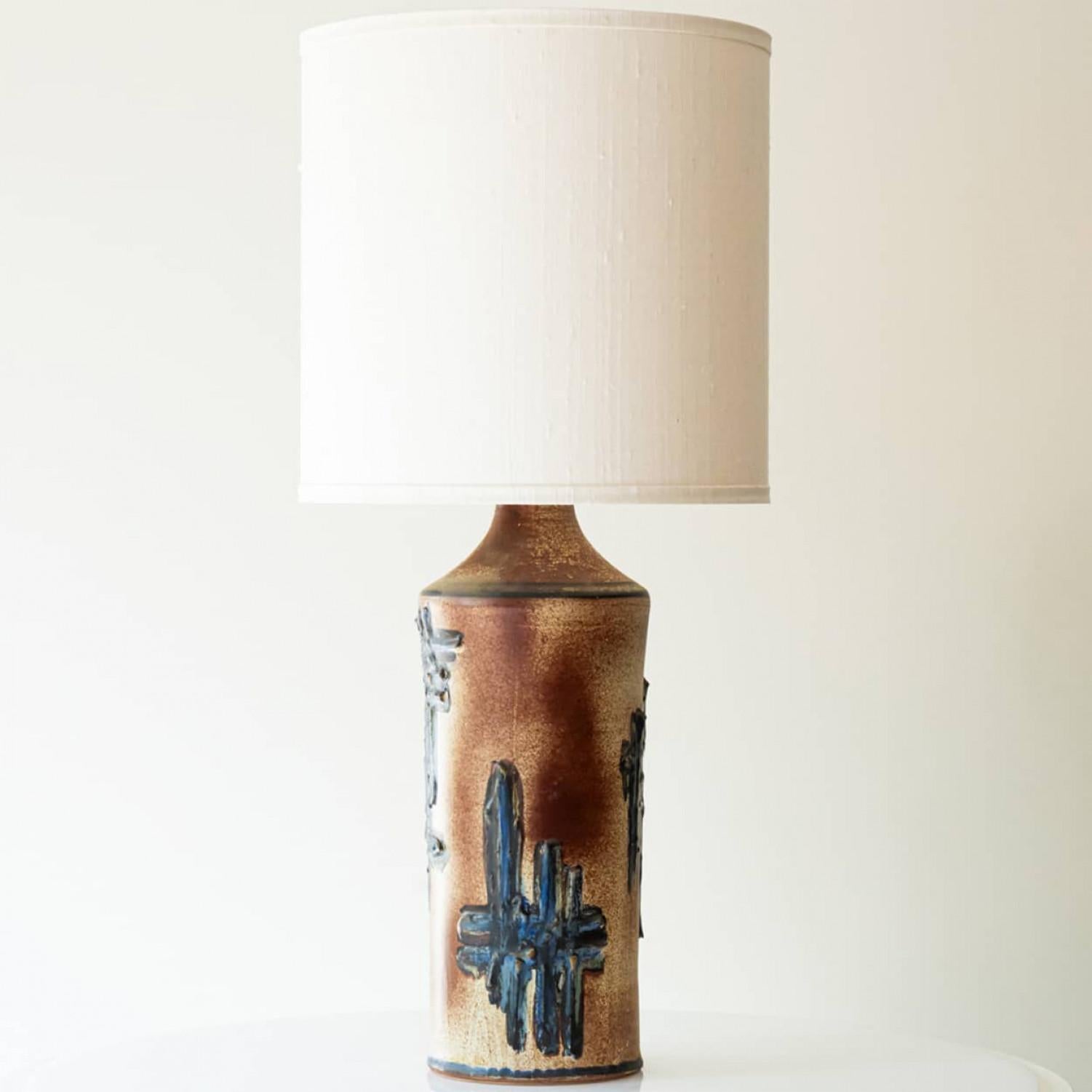 Heavy quality ceramic table or floor lamp,  1970s.

This lamp base brings refined elegance and rich visual appeal to any interior. With its beautiful shape, it offers a unique presence.

This base with dark blue, rust brown and beige undertones