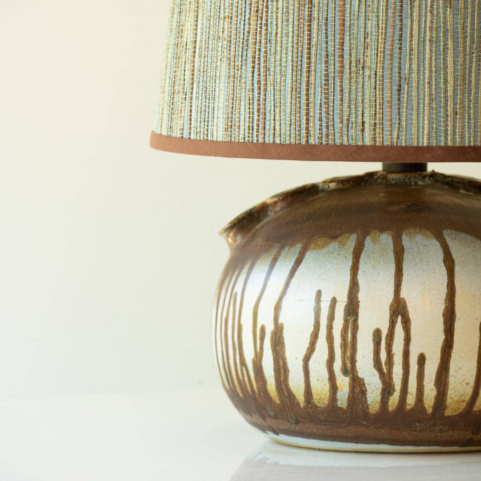 Mehrfarbige Keramik-Tischlampe, neuer Lampenschirm von R. Houben, 1970er Jahre im Angebot 1