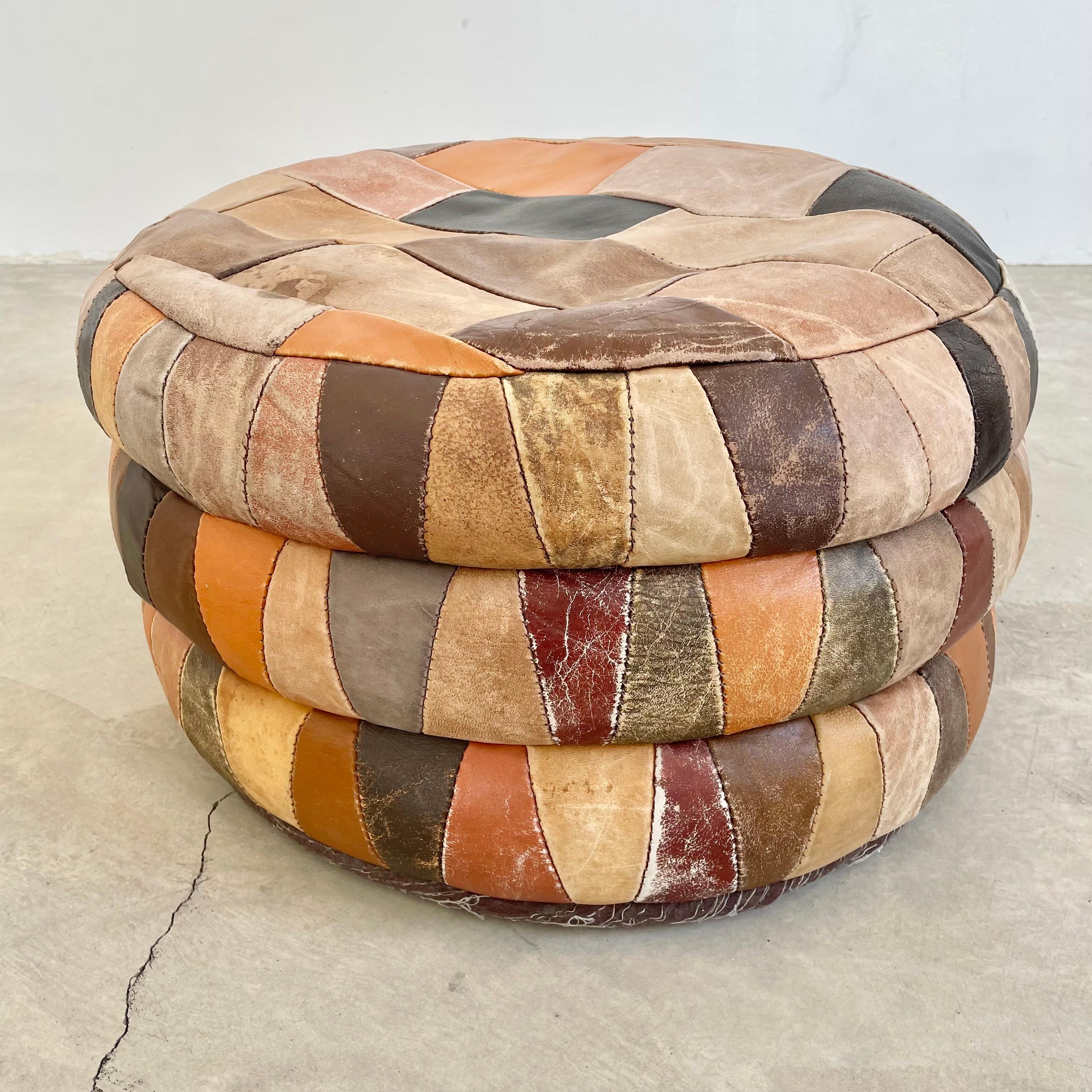 Gorgeous multi-color leather pouf by Swiss designer De Sede. Square patchwork design with colors ranging from dark brown, tan, orange, coffee and adobe. Great vintage condition with perfect patina. Perfect accent piece.

 
